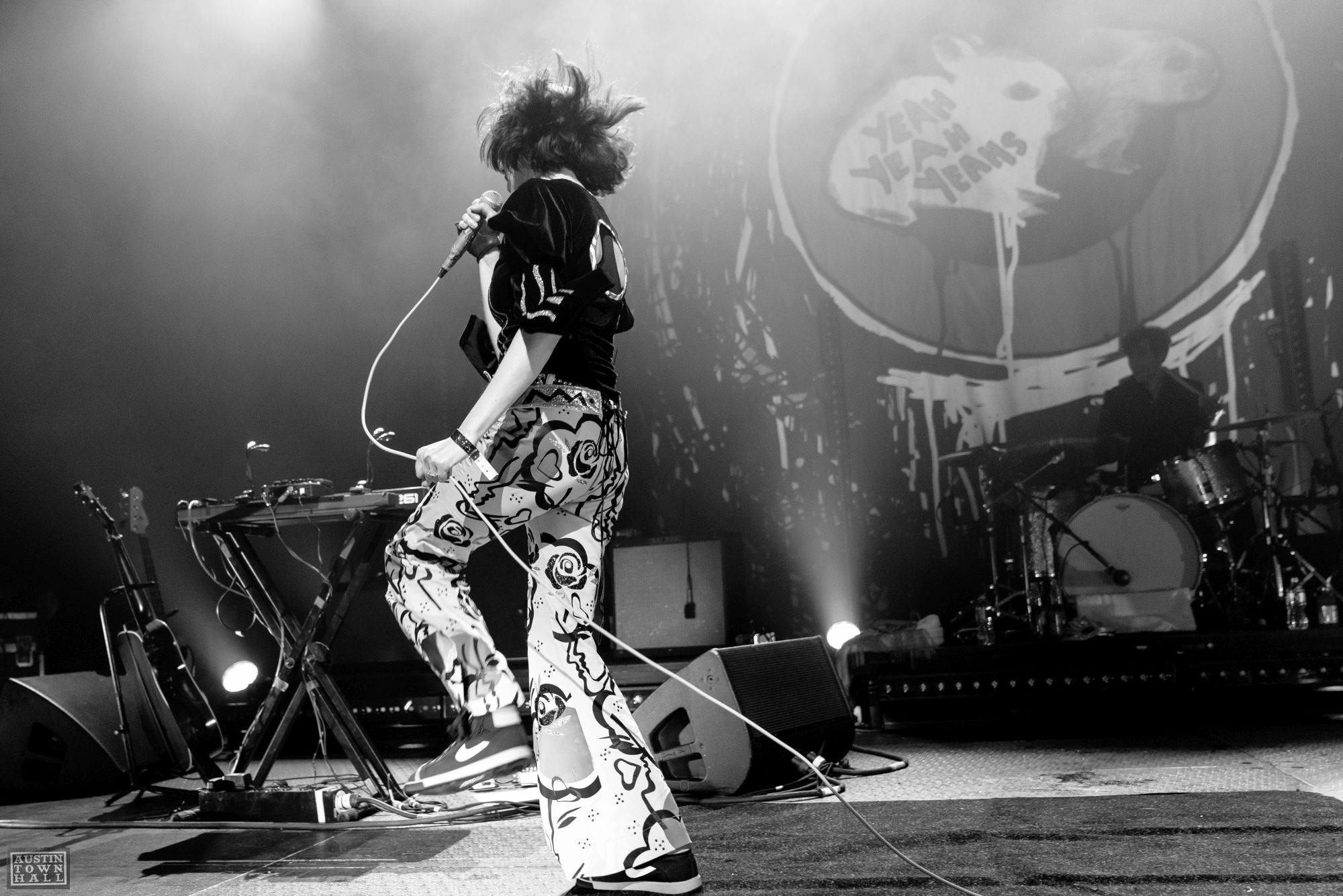 Yeah Yeah Yeahs, ACL Live, Austin Town Hall, music show, 2000x1340 HD Desktop