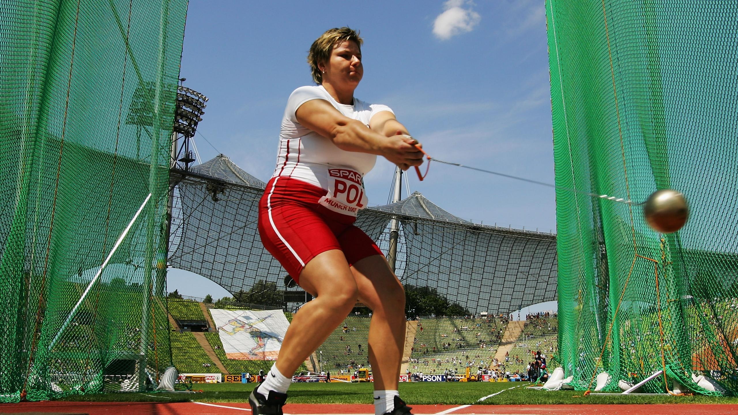 Kamila Skolimowska, Hammer Throw Wallpaper, 2560x1440 HD Desktop