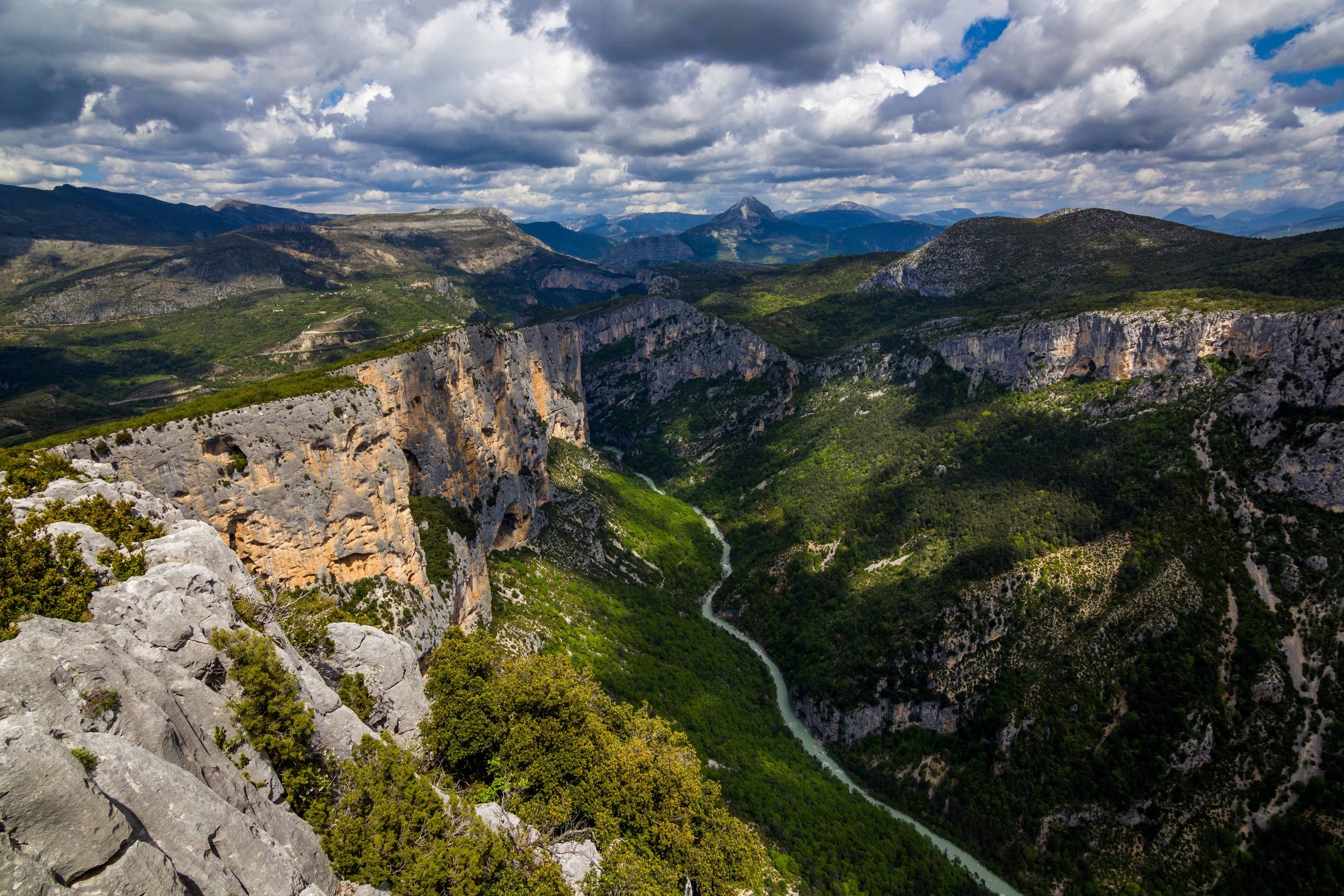 Verdon Regional Park, Panoramic hotel rooms, Airbnb accommodations, Stunning views, 2560x1710 HD Desktop