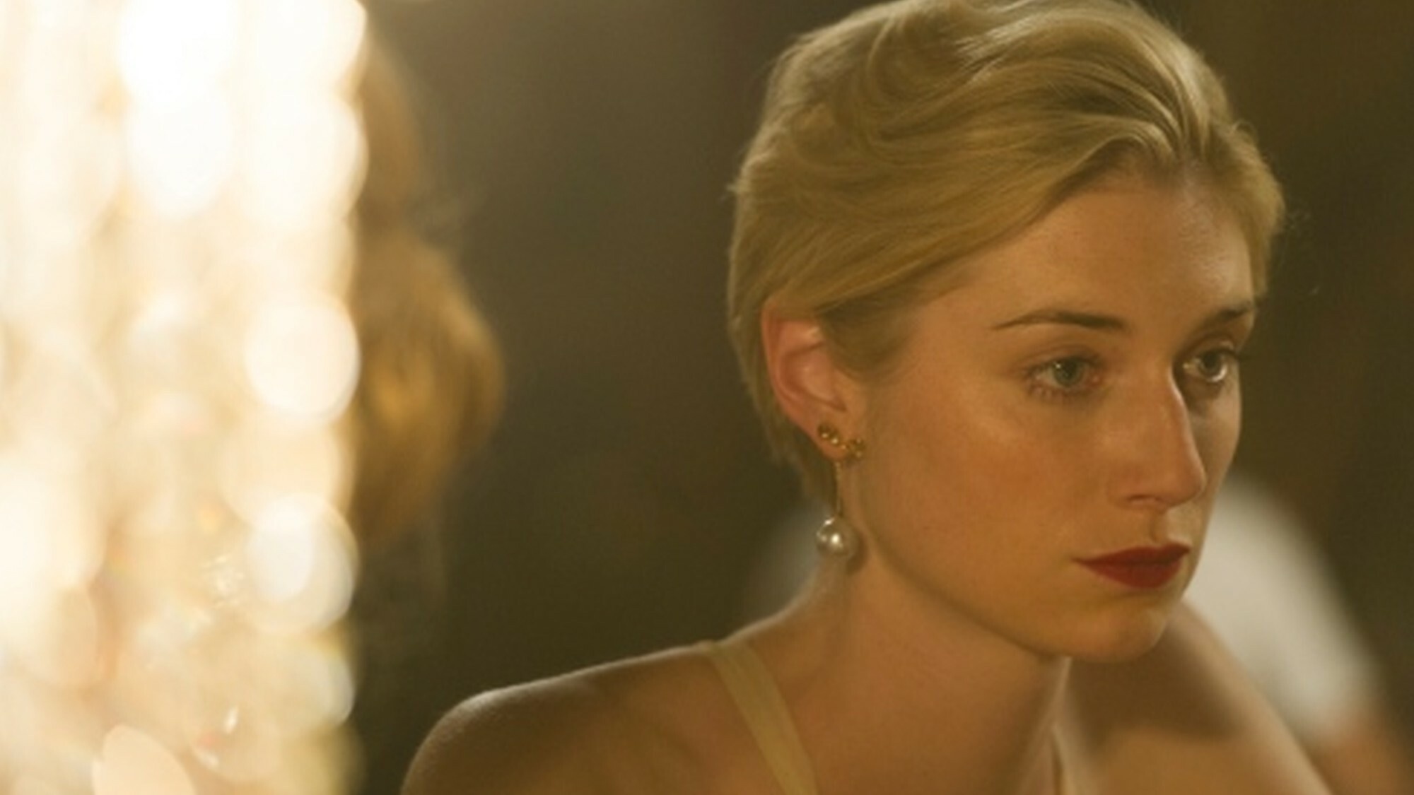 Elizabeth Debicki, The Crown, Princess Diana in Season 5, 2000x1130 HD Desktop