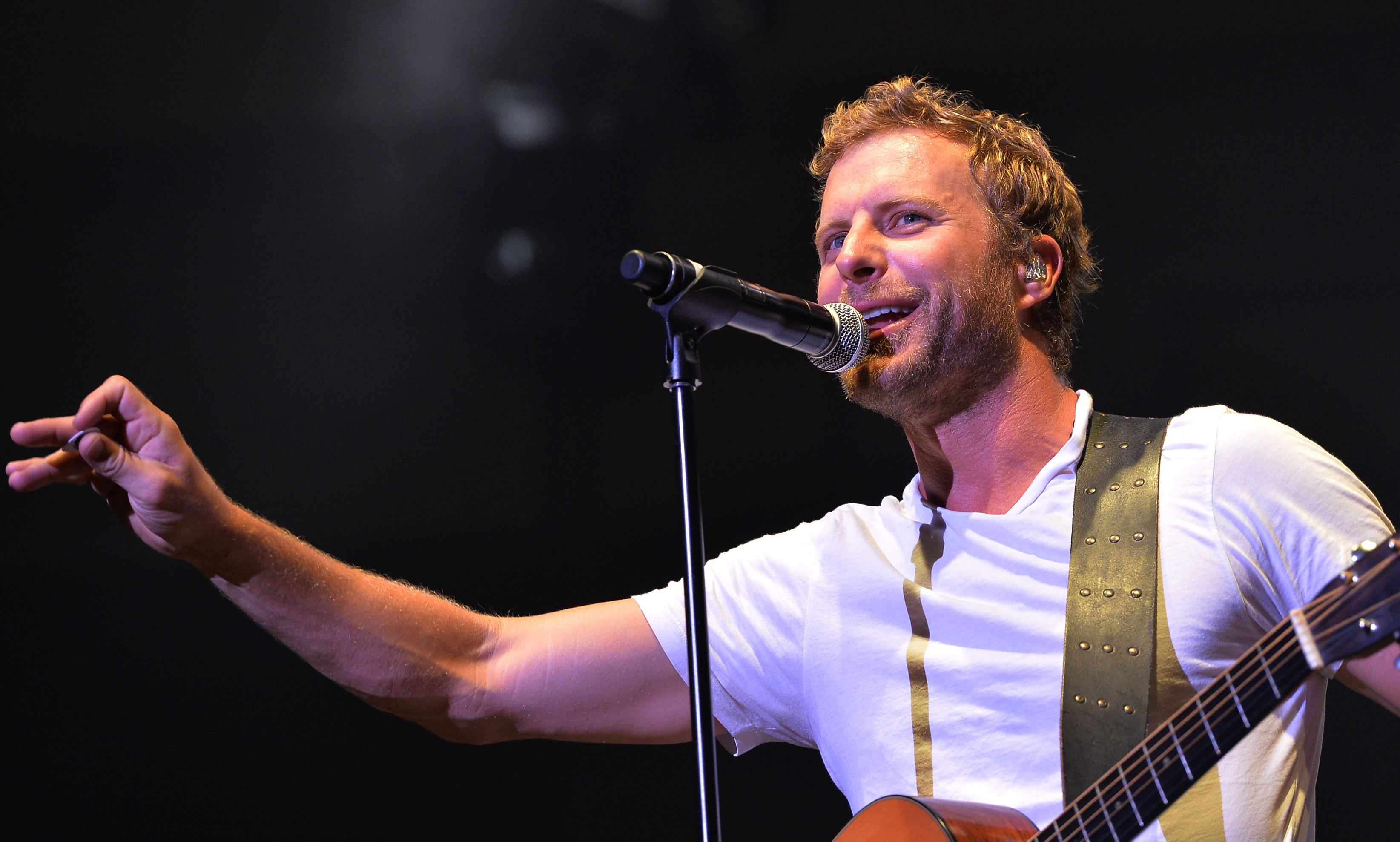 Dierks Bentley, Free download, Bulge images, Crazy gallery, 3290x1980 HD Desktop