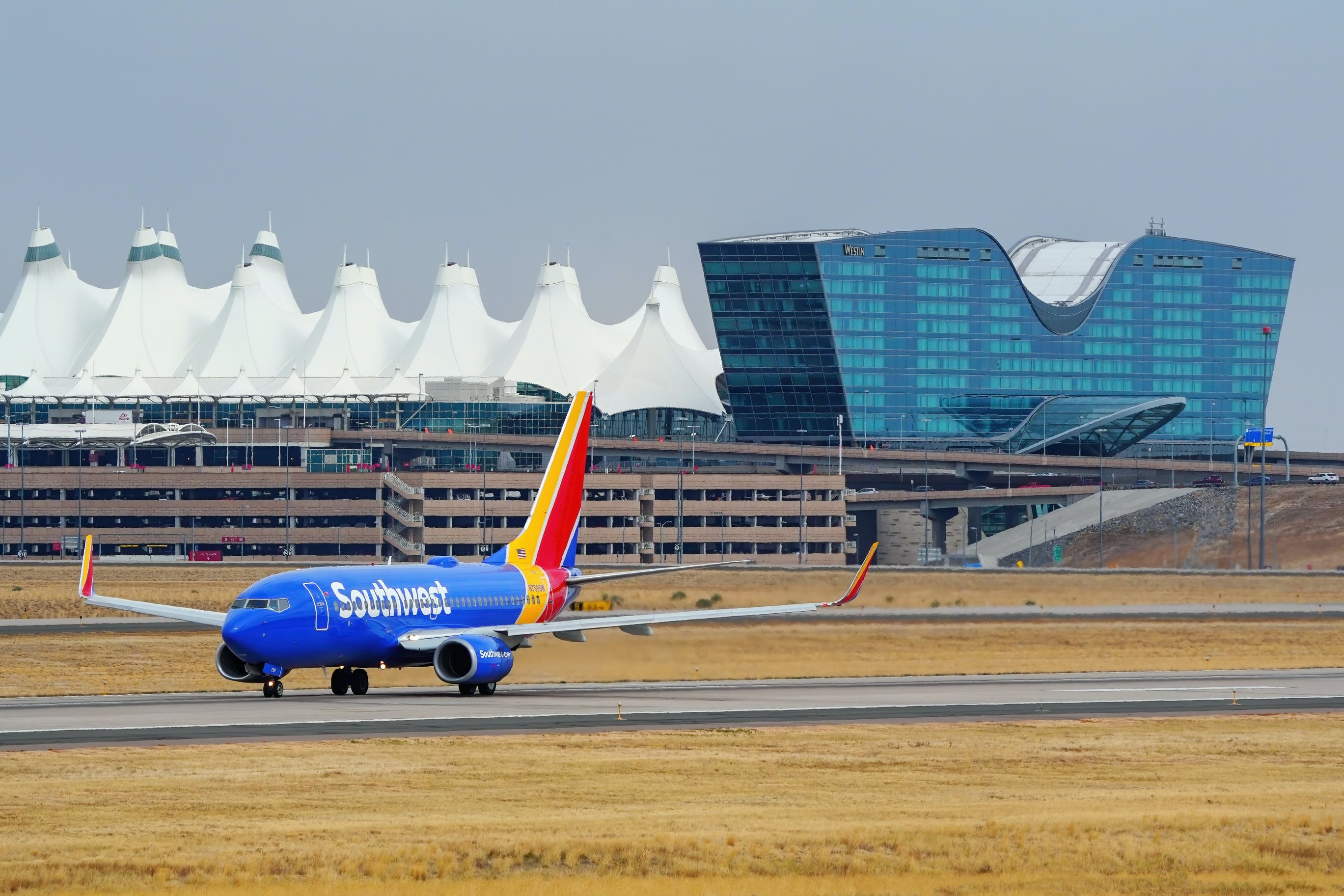 Denver International Airport, Southwest Airlines Wallpaper, 2740x1830 HD Desktop