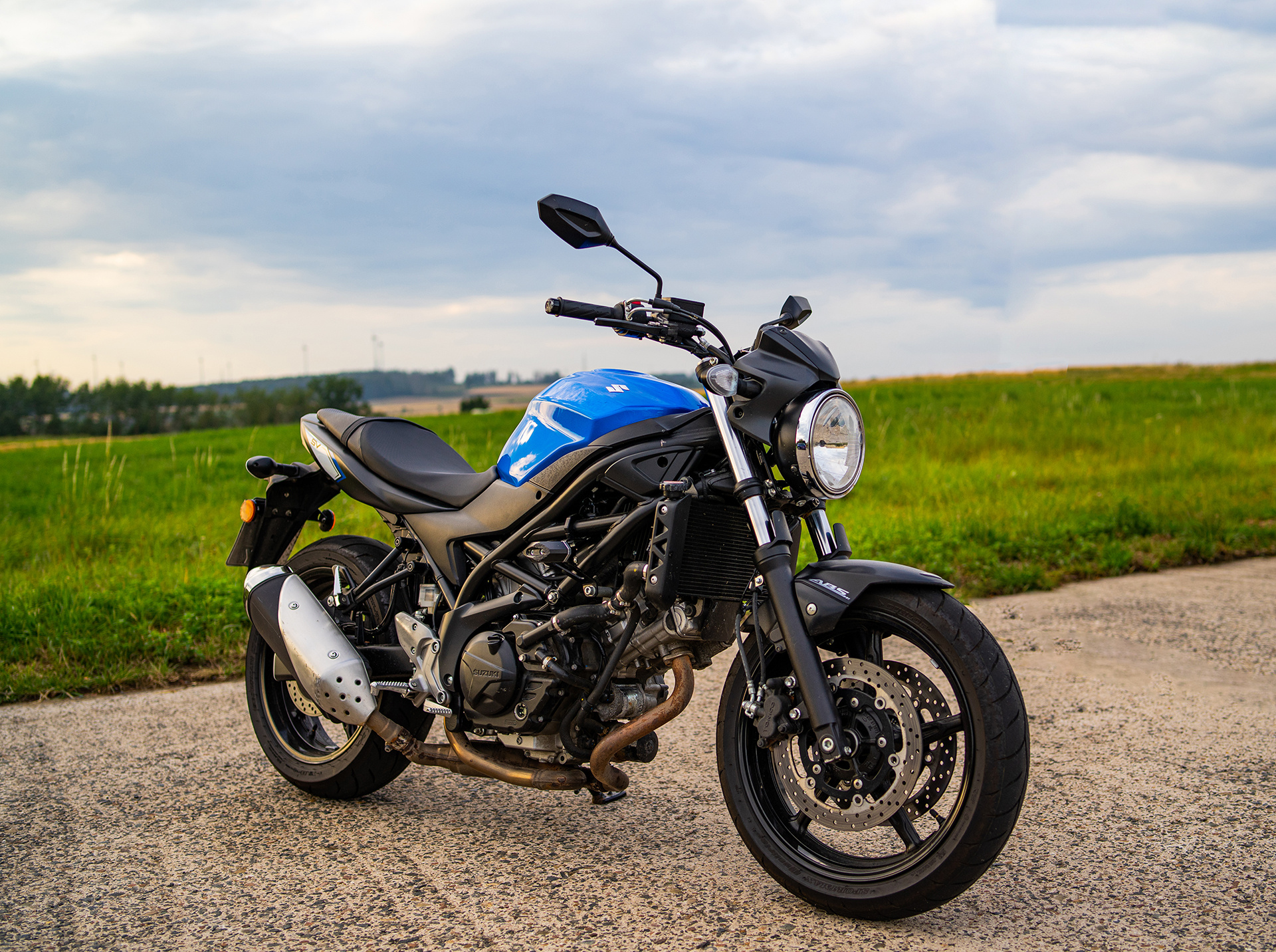 Suzuki SV650, Motorcycle school, Professional training, Skill development, 1920x1440 HD Desktop