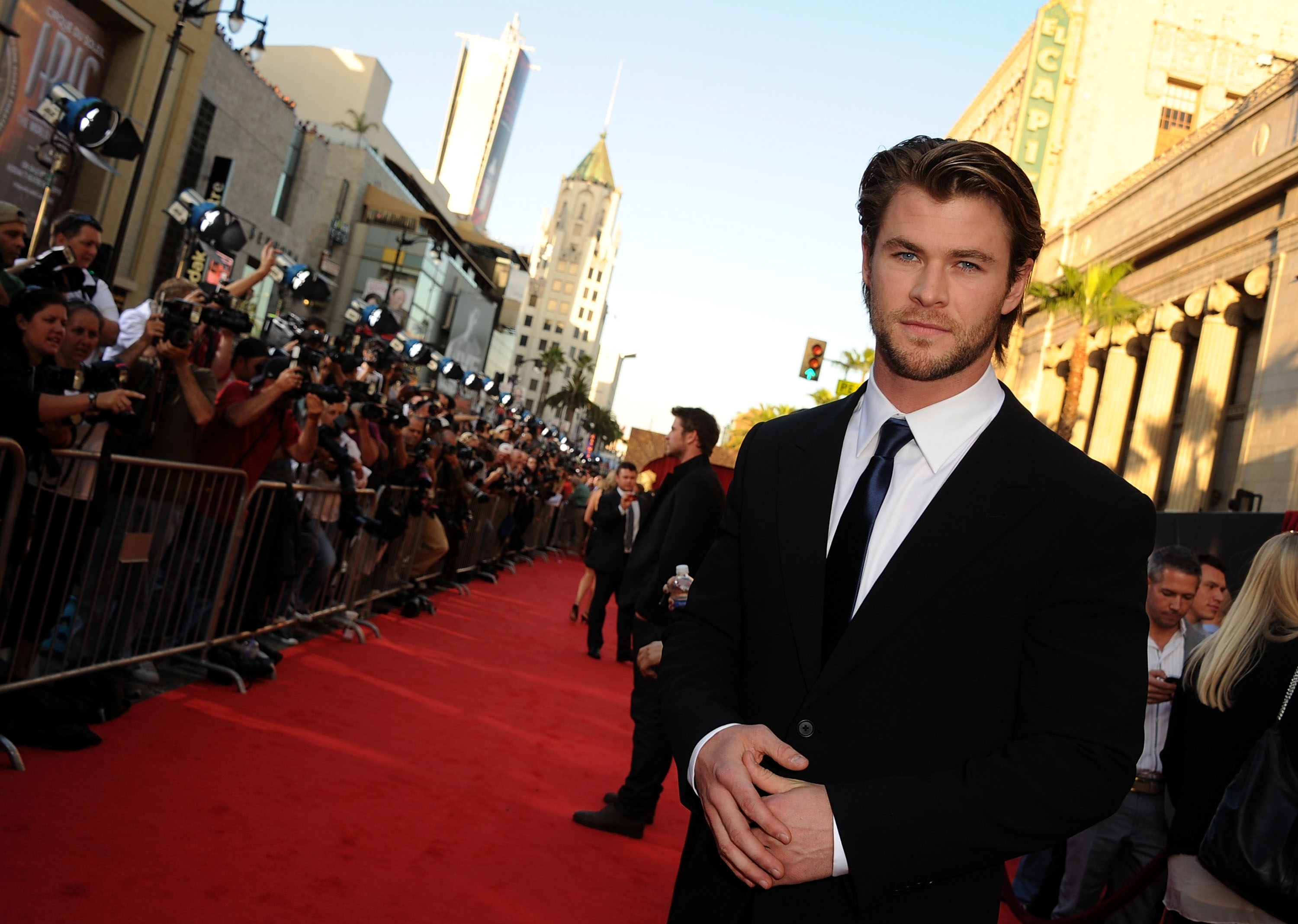 Chris Hemsworth, Red Carpet Wallpaper, 3000x2140 HD Desktop