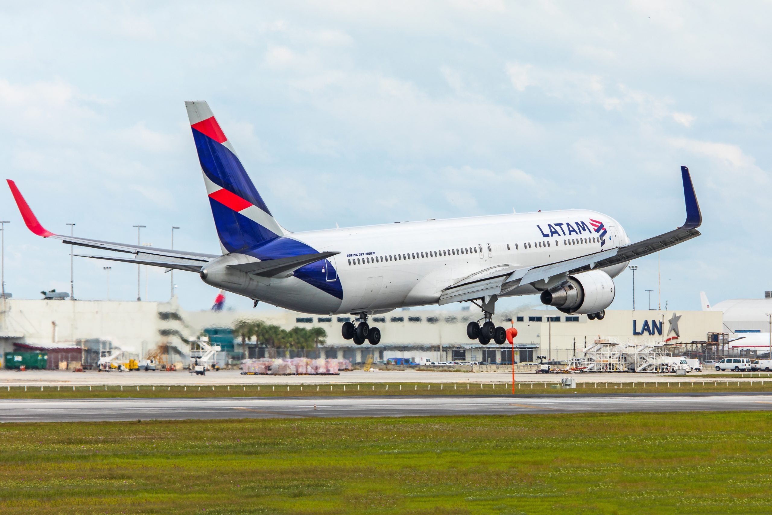 Boeing 767, Freighters, LATAM Airlines, 2560x1710 HD Desktop