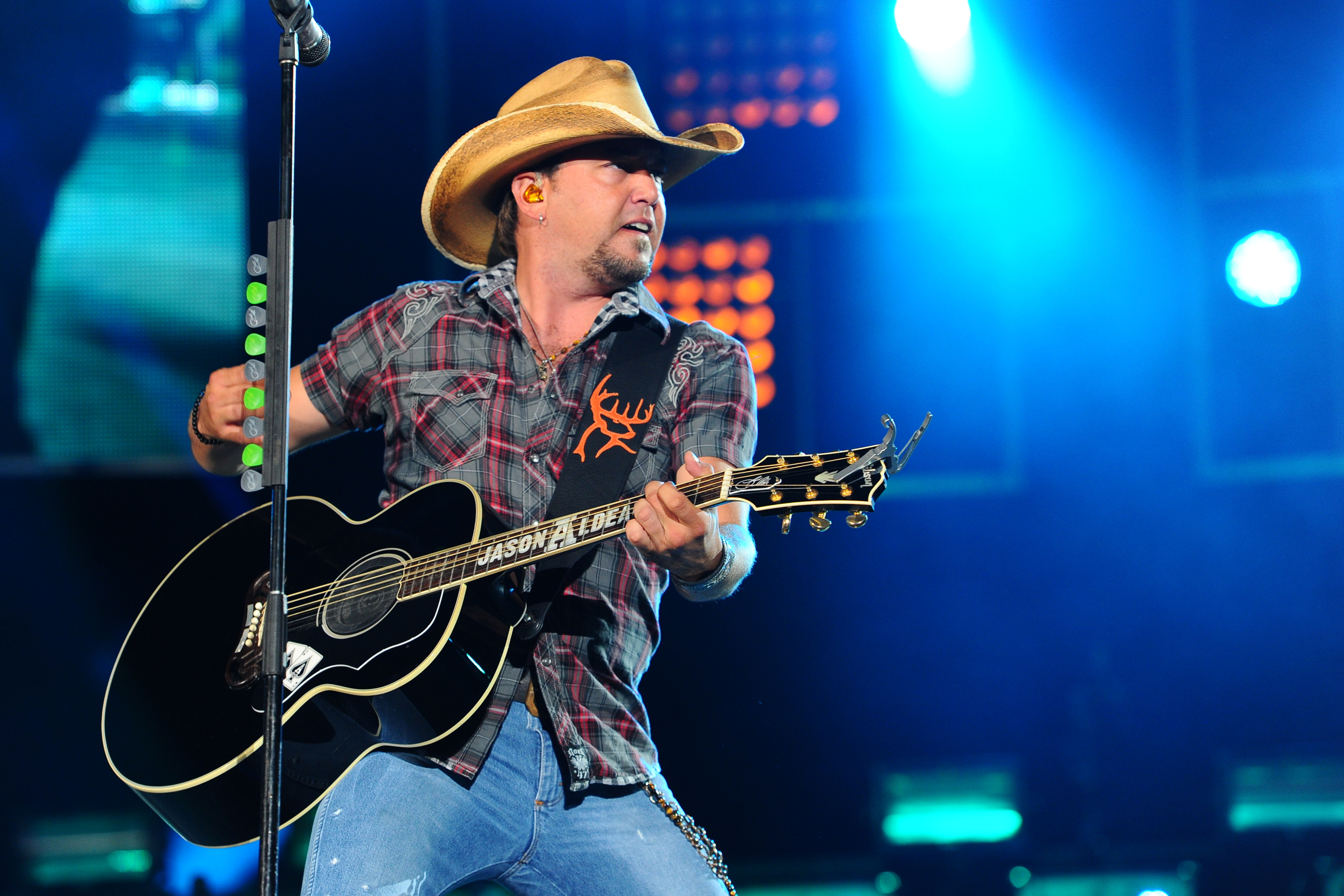 Jason Aldean, Fenway Park stage entrance, Rolling Stone magazine, 3000x2000 HD Desktop