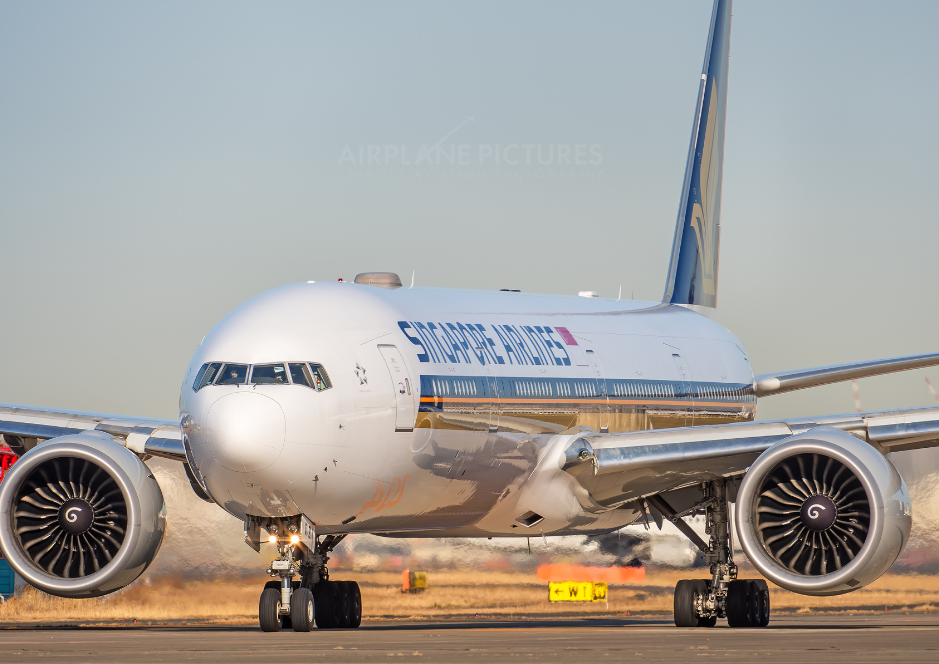 Singapore Airlines Boeing 777 300ER, Tokyo Haneda Intl, 1920x1360 HD Desktop