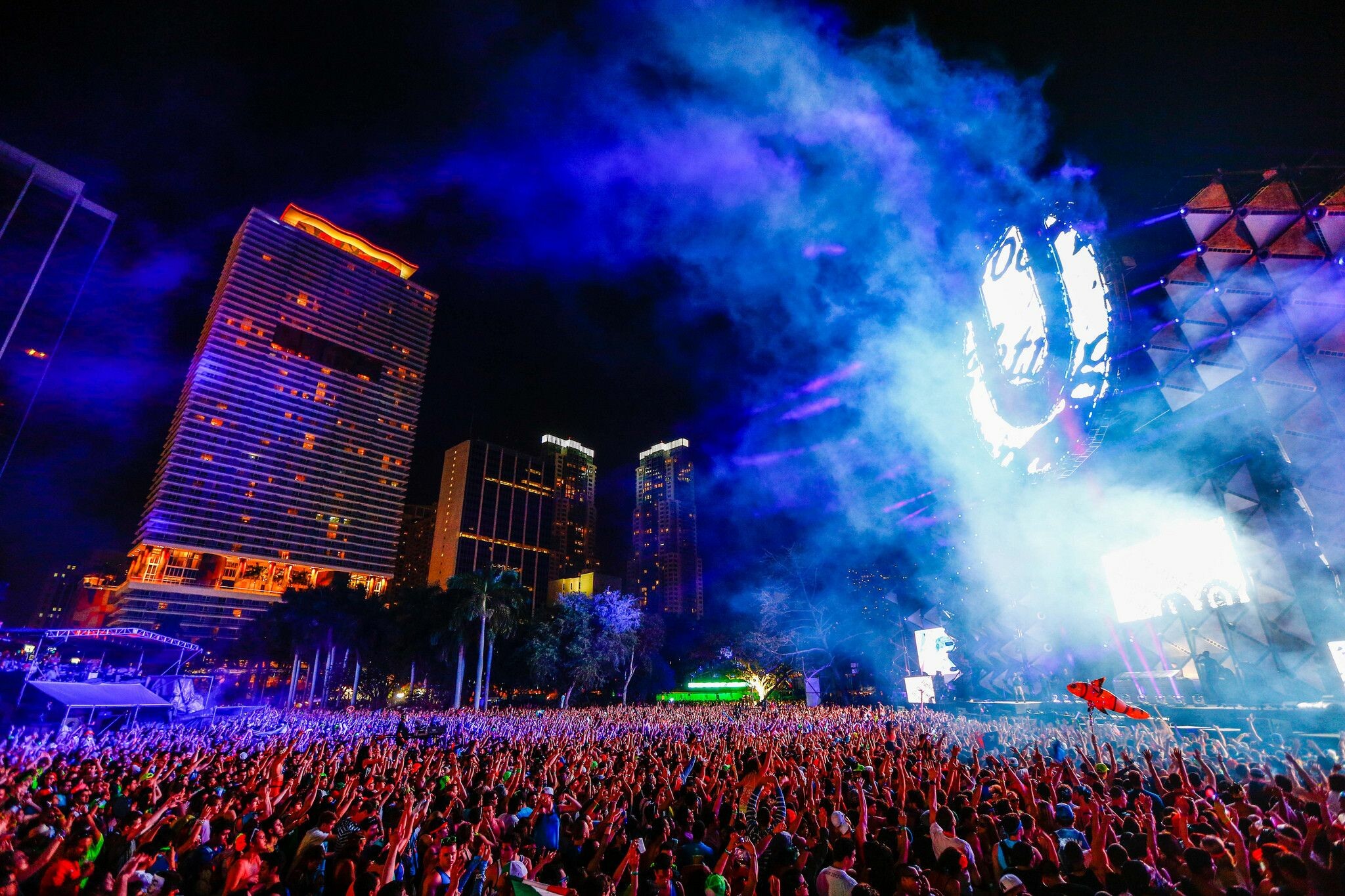 Festival frenzy, Crowd's euphoria, Magical atmosphere, Enchanting memories, 2050x1370 HD Desktop