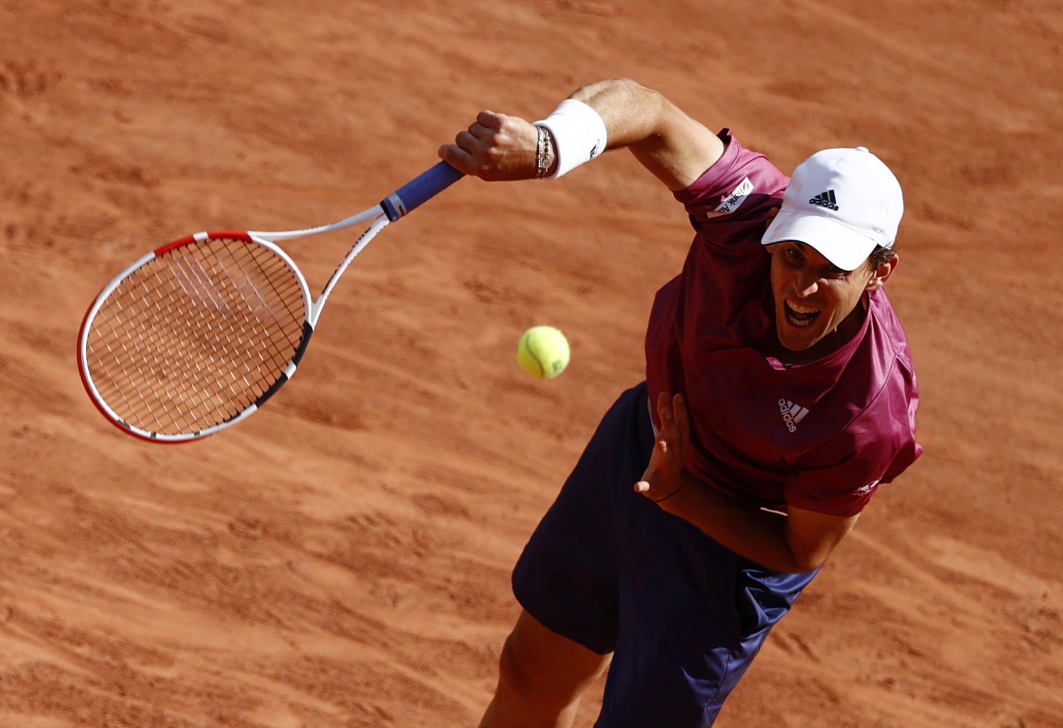 Dominic Thiem, Wimbledon warmup, Mallorca event, Injury retirement, 2100x1440 HD Desktop