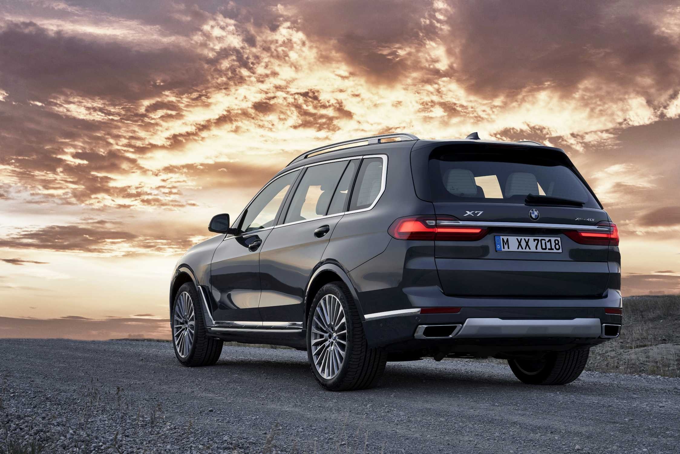 BMW X7, Unprecedented luxury, Revolutionary design, Cutting-edge technology, 2250x1500 HD Desktop