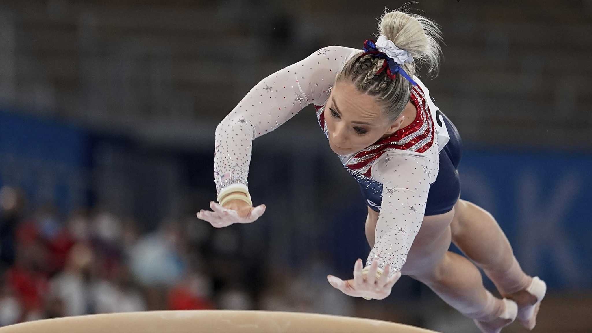 Vault gymnastics, Mykayla Skinner, Silver in vault, Sticking the landing, 2050x1160 HD Desktop