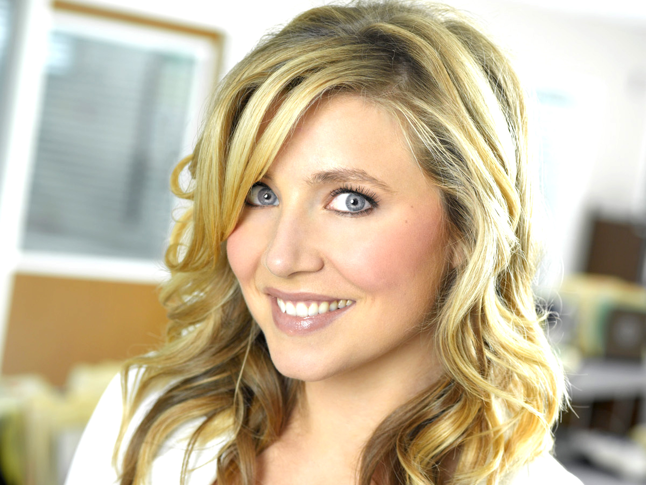 Sarah Chalke, HD wallpapers, Beautiful images, Impressive quality, 2560x1920 HD Desktop