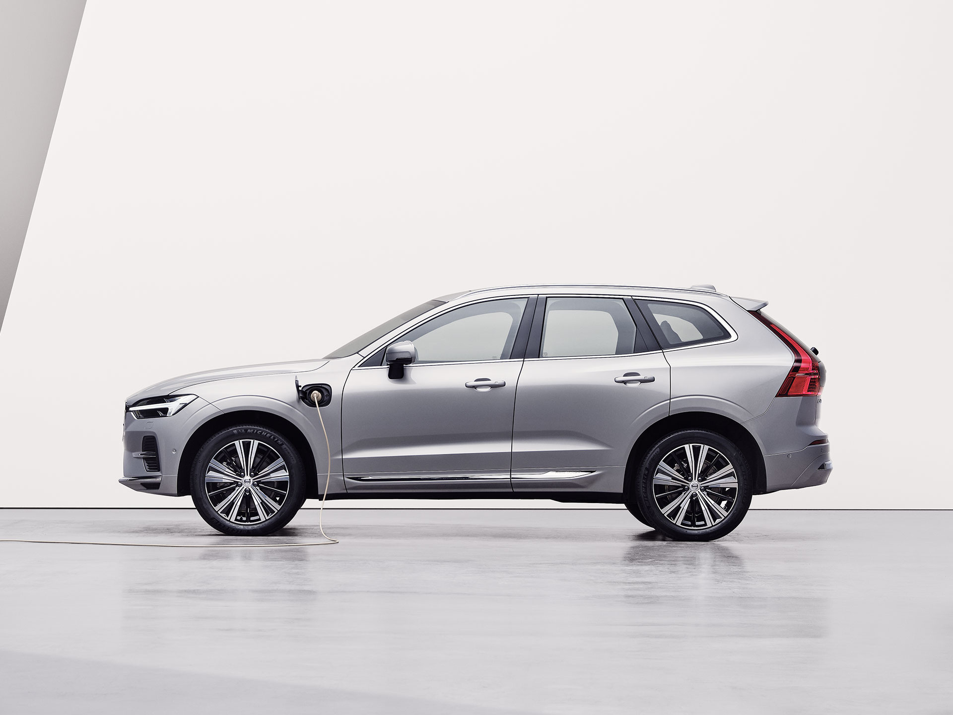 Plug-in Hybrid, Volvo XC60 Wallpaper, 1920x1440 HD Desktop