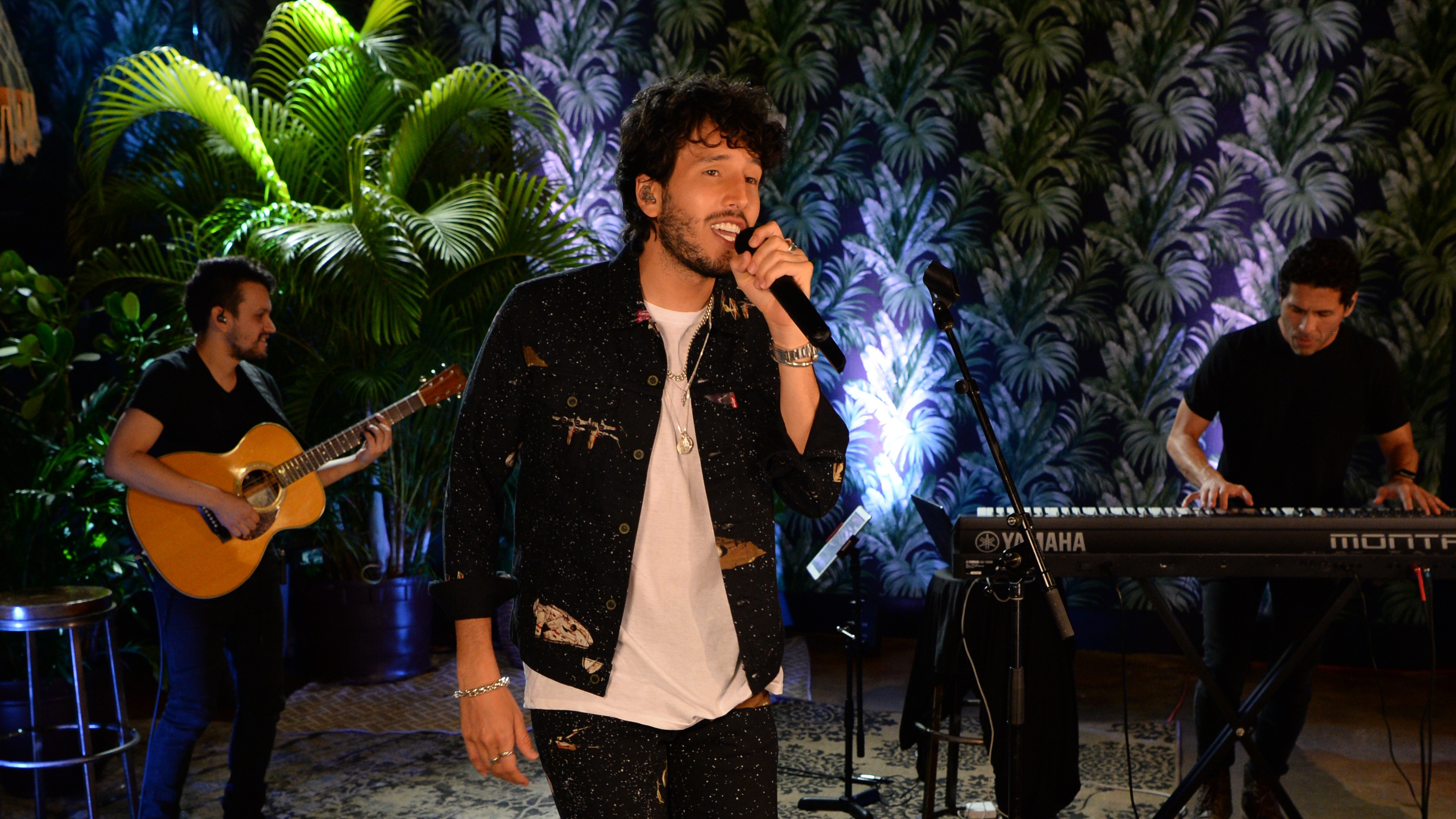 Sebastian Yatra, Variety Artists Den, Live from my den, Music series, 3170x1790 HD Desktop