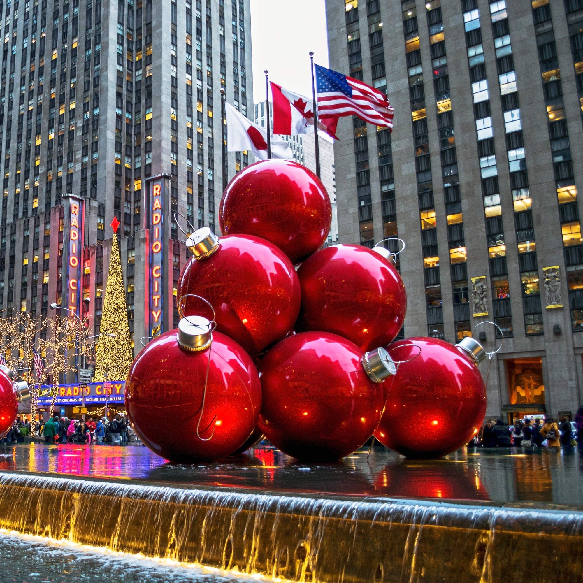 New York Christmas, Festive vibe, Slushy gray mess, NYC, 2000x2000 HD Phone