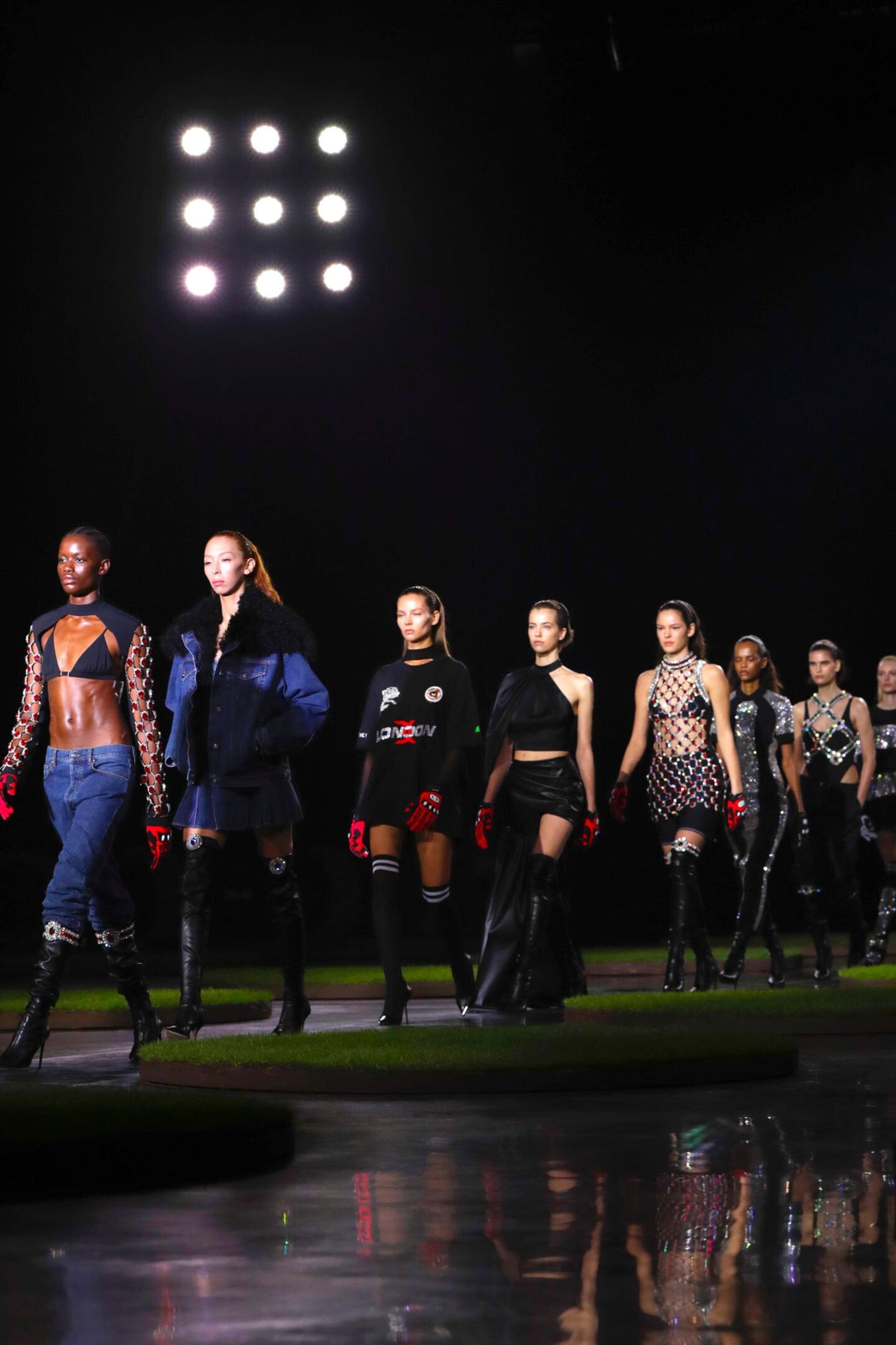 Highlights of London Fashion Week, Captivating and inspiring imagery, Unveiling the latest trends, Fashion at its finest, 1440x2160 HD Phone