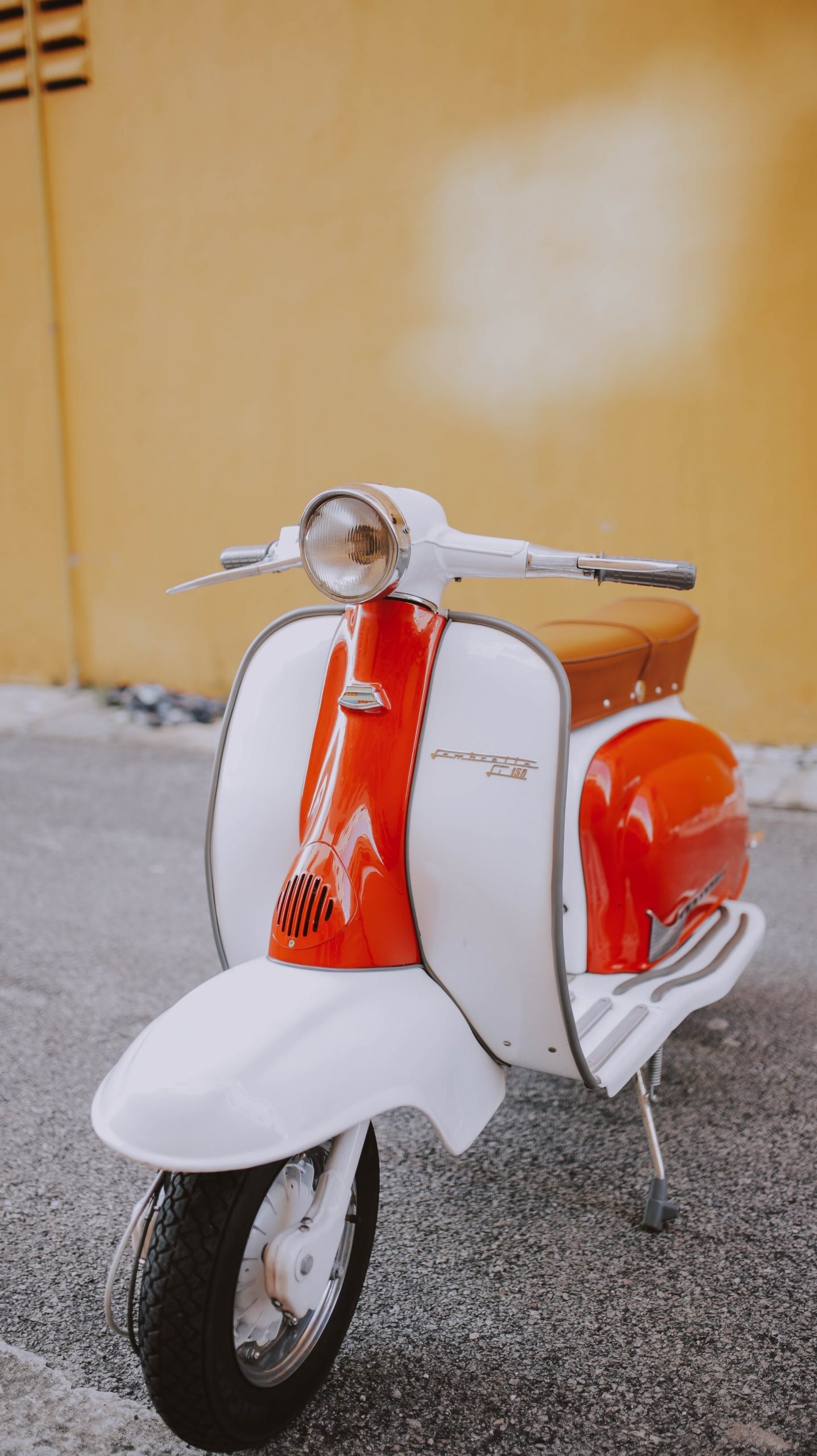 Vespa 2, Italian rent, 1440x2560 HD Phone