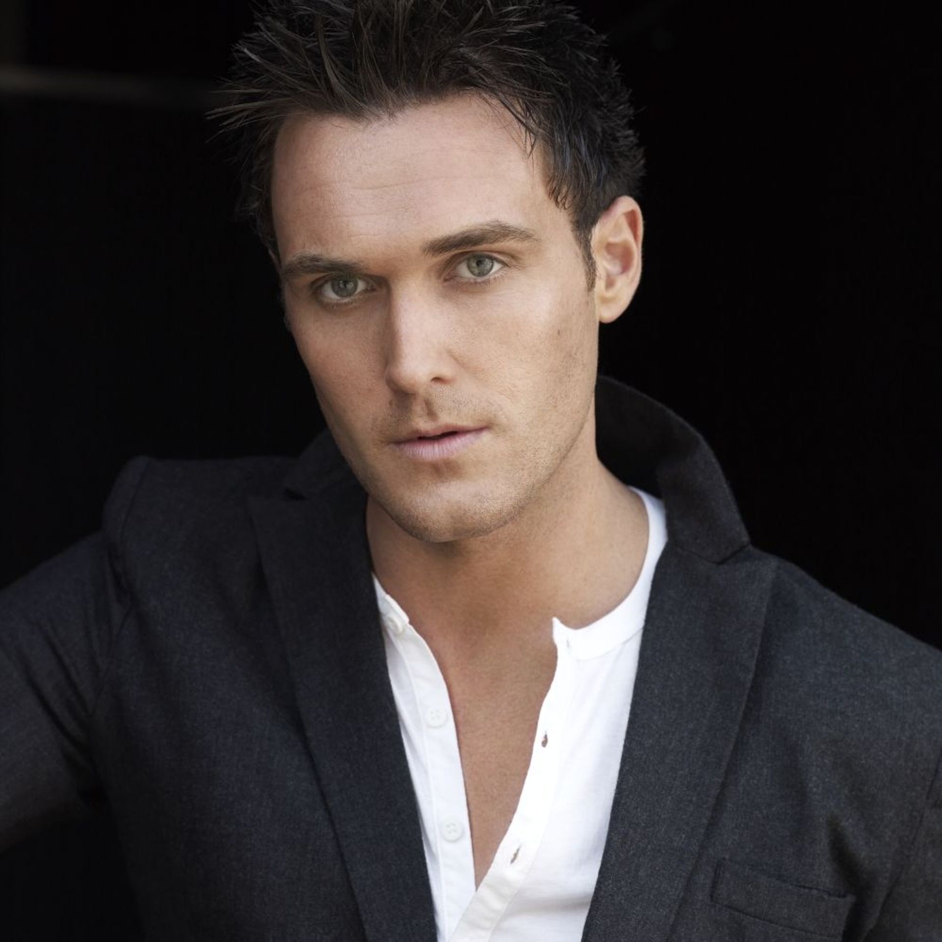 Owain Yeoman, Mentalist interview, RTBF, 1920x1920 HD Phone