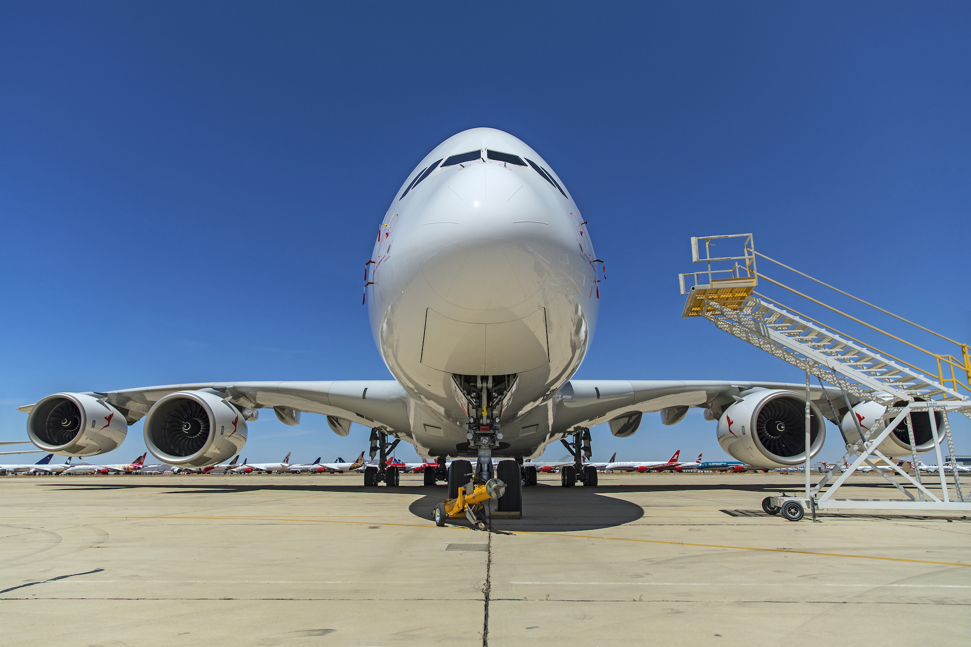 Airbus 380, How Qantas A380s fend against rattlesnakes, The California Desert, 2000x1340 HD Desktop