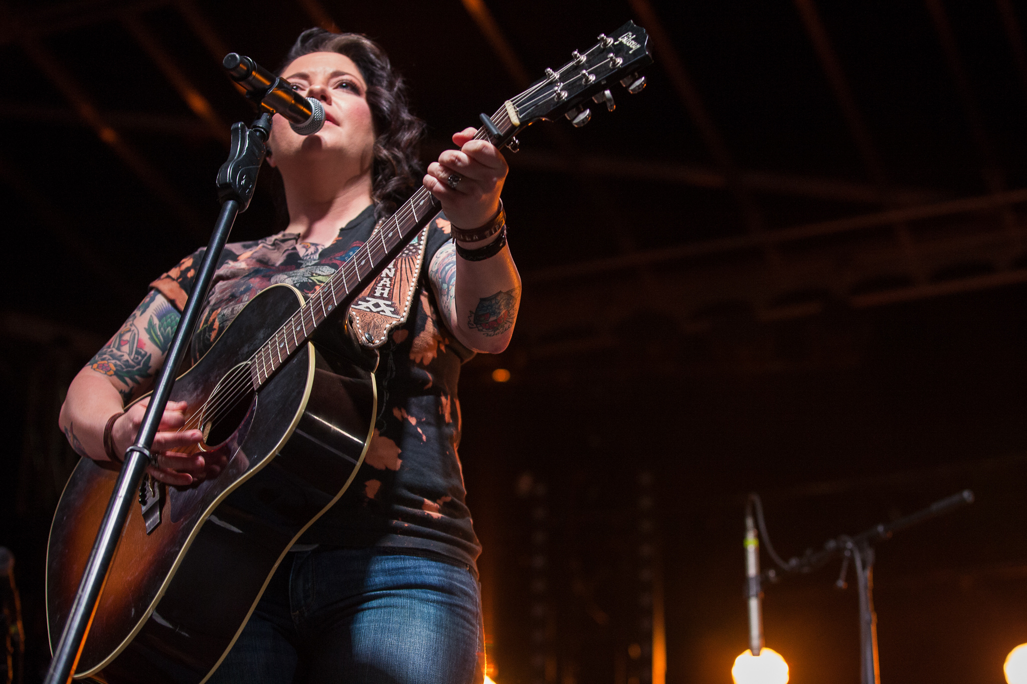 Ashley McBryde, Historic Grayson Stadium performance, Hissing Lawns photos, 2050x1370 HD Desktop