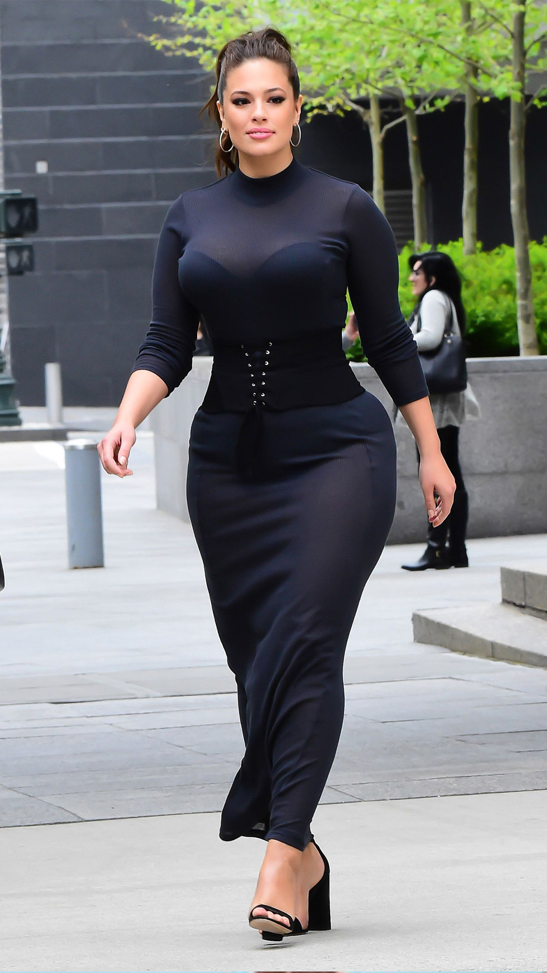 Body positive icon, Ashley Graham, Samantha Thompson, 1080x1920 Full HD Phone