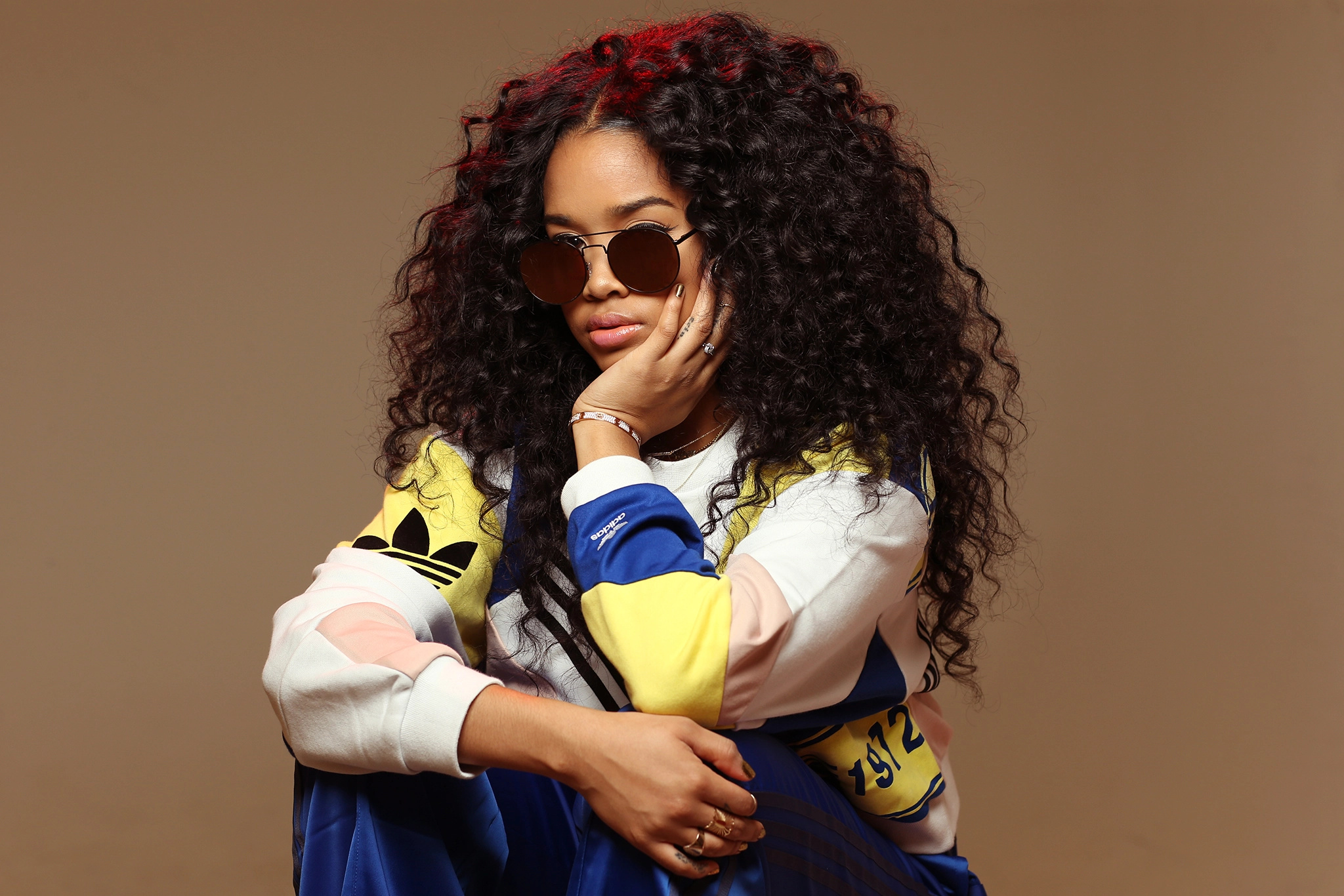 H.E.R., Reveals all, Mysterious singer, WWD, 2050x1370 HD Desktop