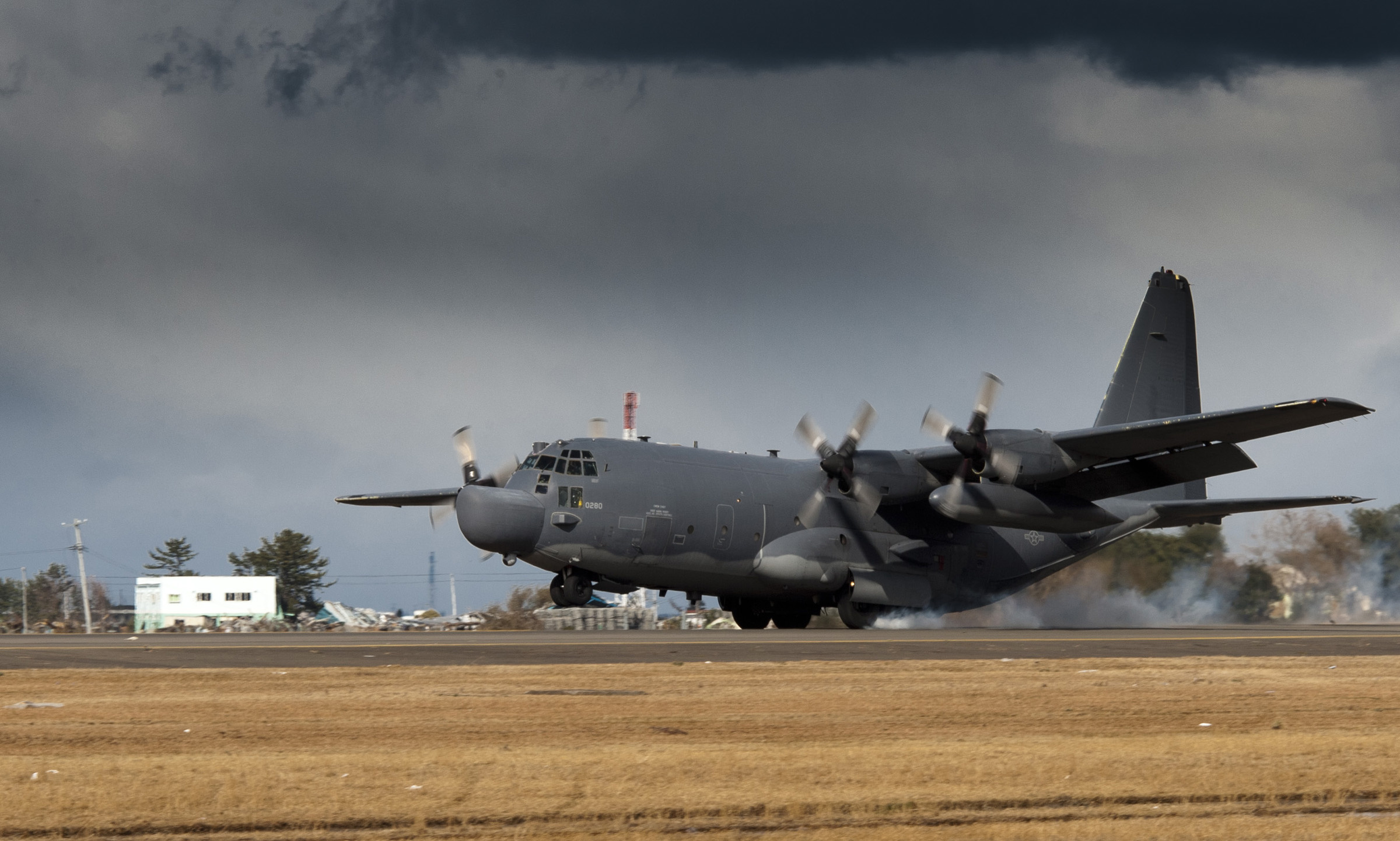 Lockheed MC-130, Quake lands at Sendai Airport, 2400x1450 HD Desktop