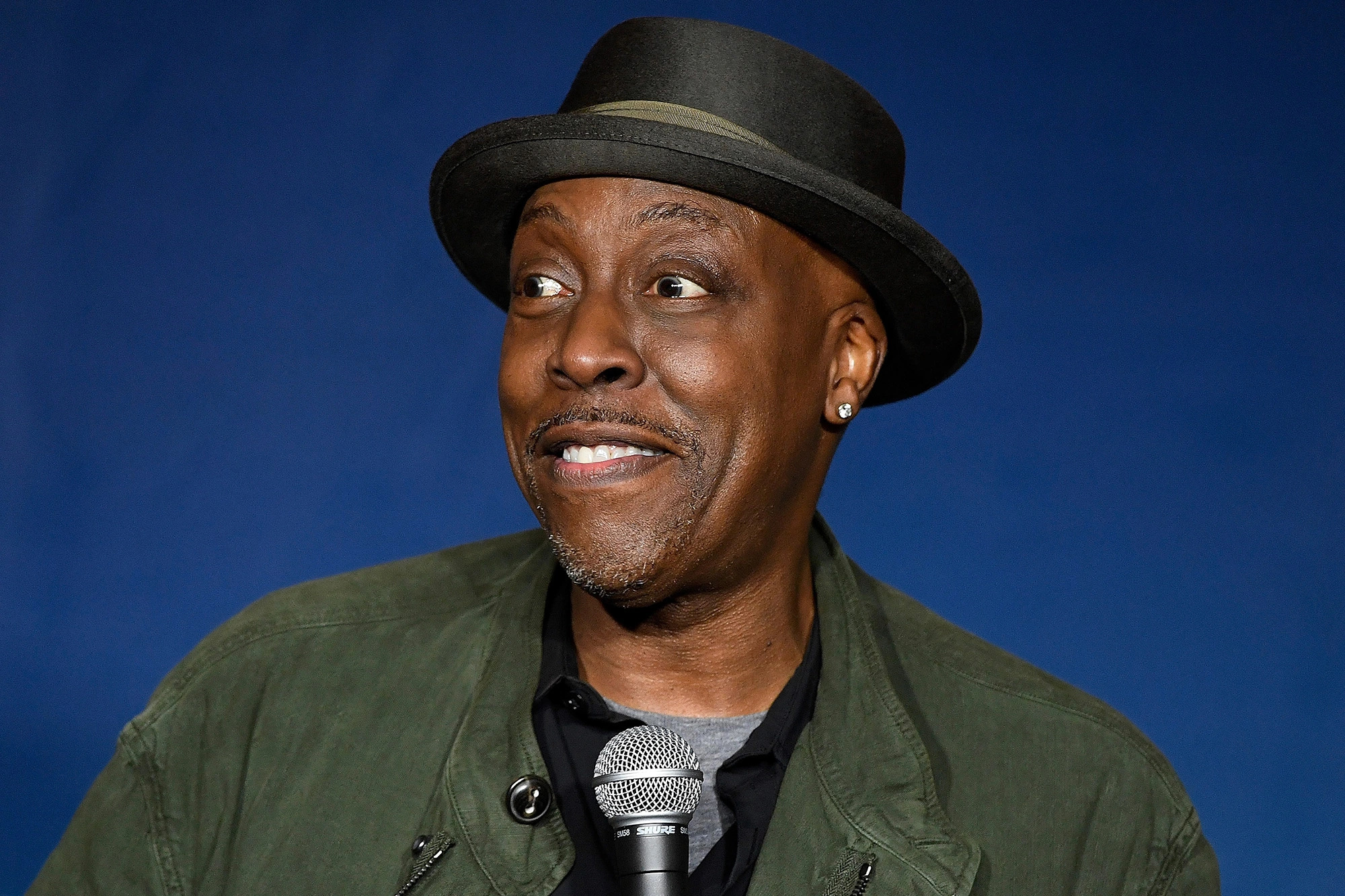 Arsenio Hall, Comedy show premiere, COVID-related joke, Humor in difficult times, 2000x1340 HD Desktop