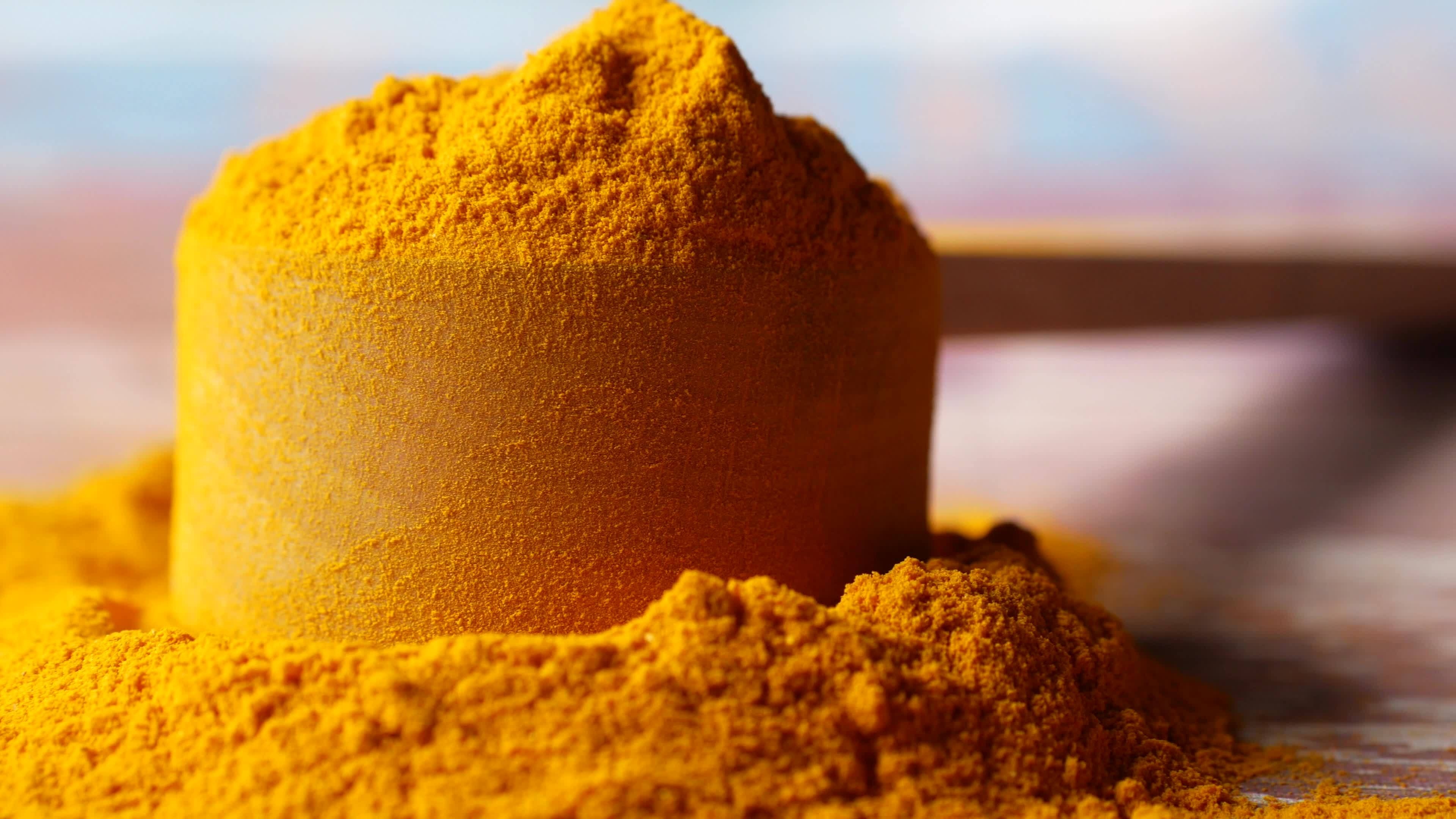 Turmeric root powder, Wooden spoon, 3840x2160 4K Desktop