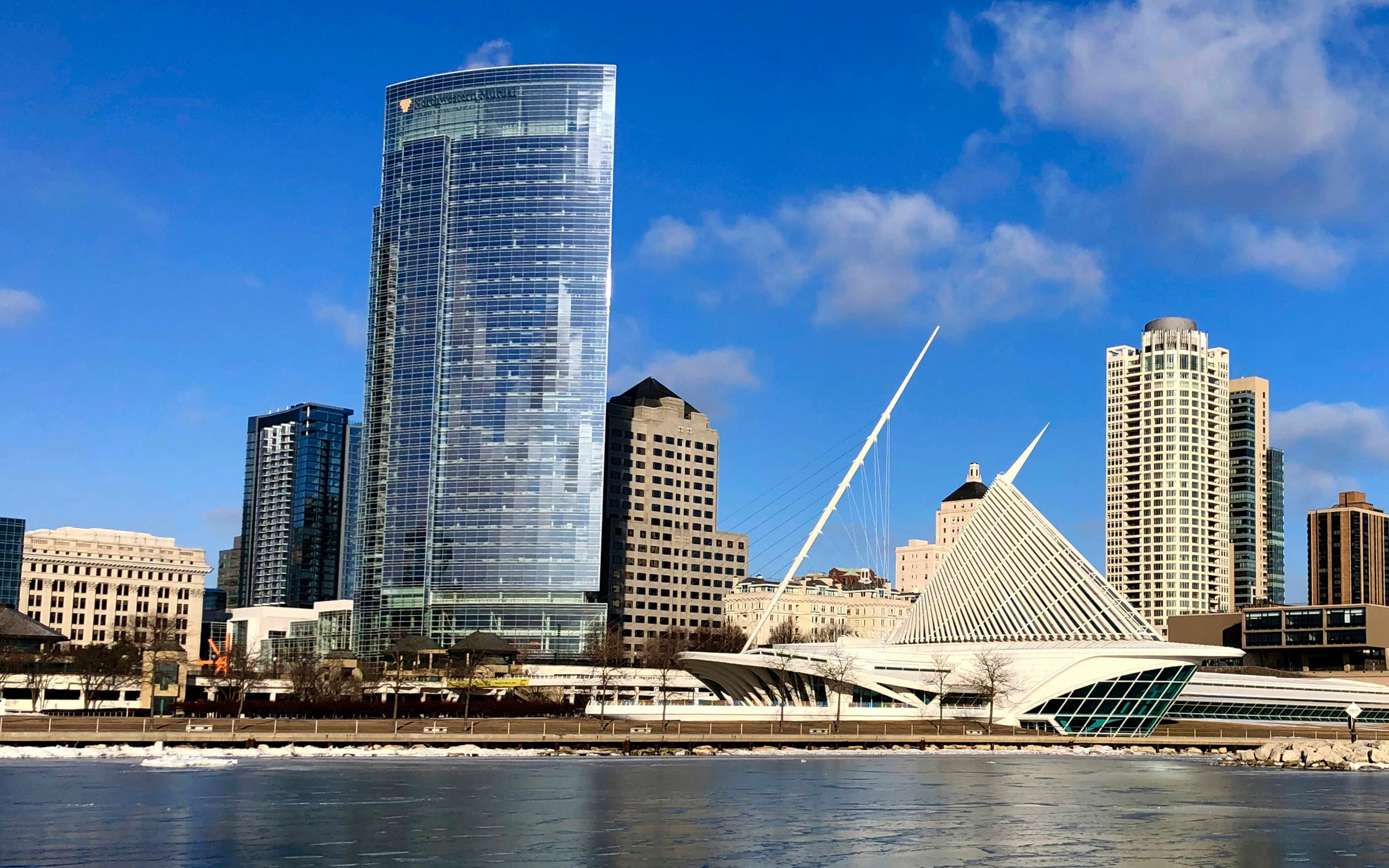 Milwaukee skyscrapers, Milwaukee art museum, Wisconsin cityscape, Northwestern Mutual tower, 2880x1800 HD Desktop