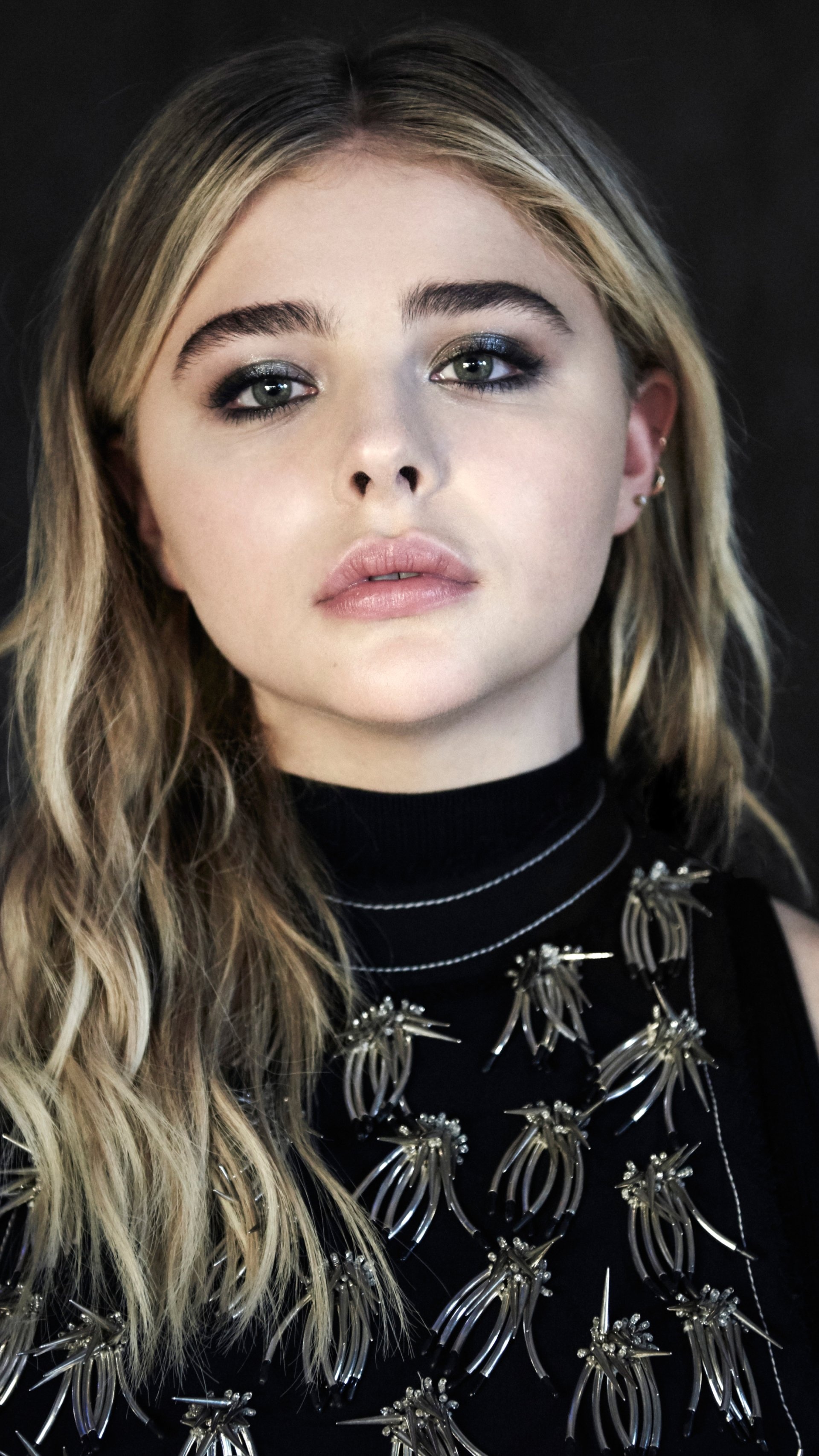 Chloe Moretz, Celebrity, Blonde girl, Smile, 1920x3420 HD Phone