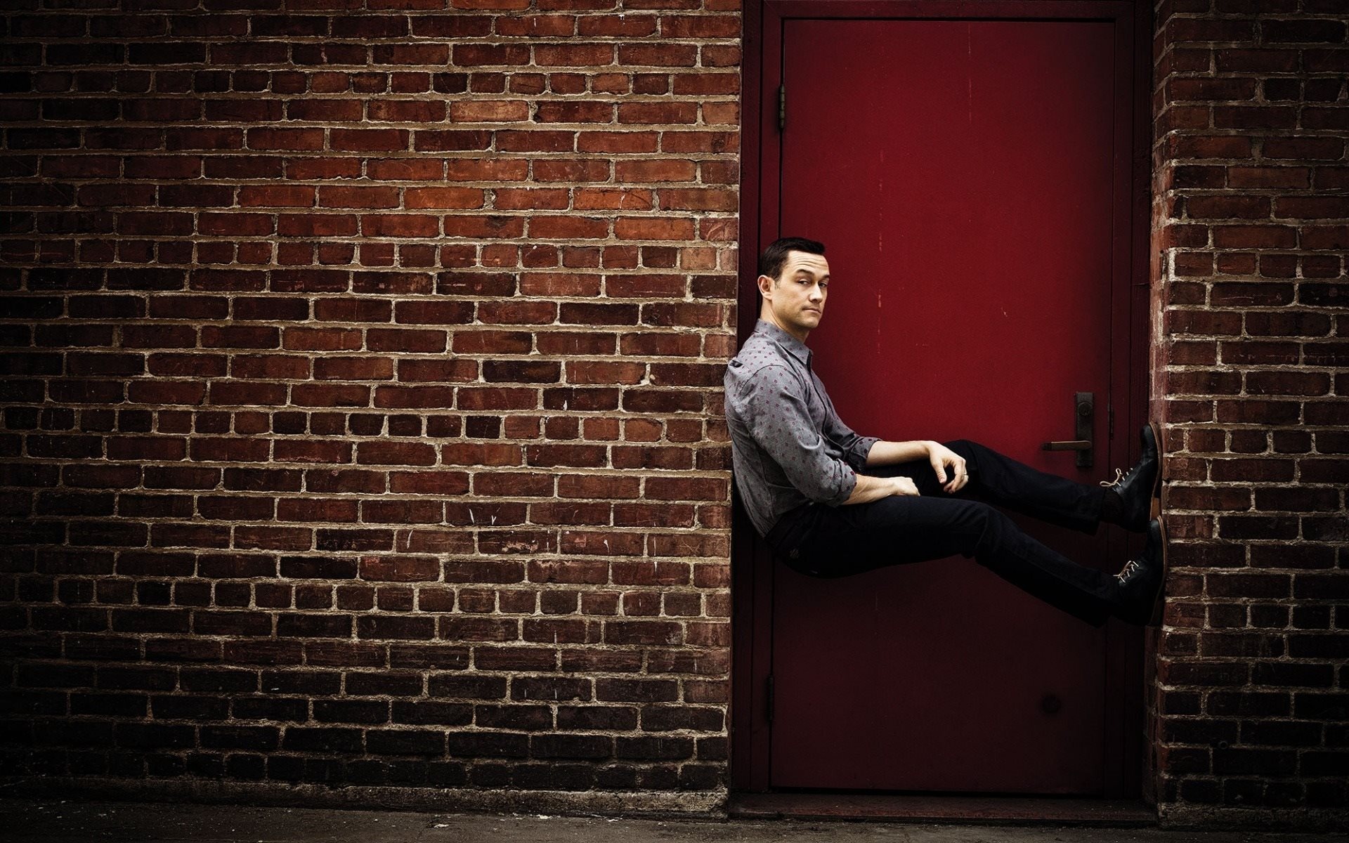 Joseph Gordon-Levitt, Red door, Brick wall, High-quality wallpapers, 1920x1200 HD Desktop