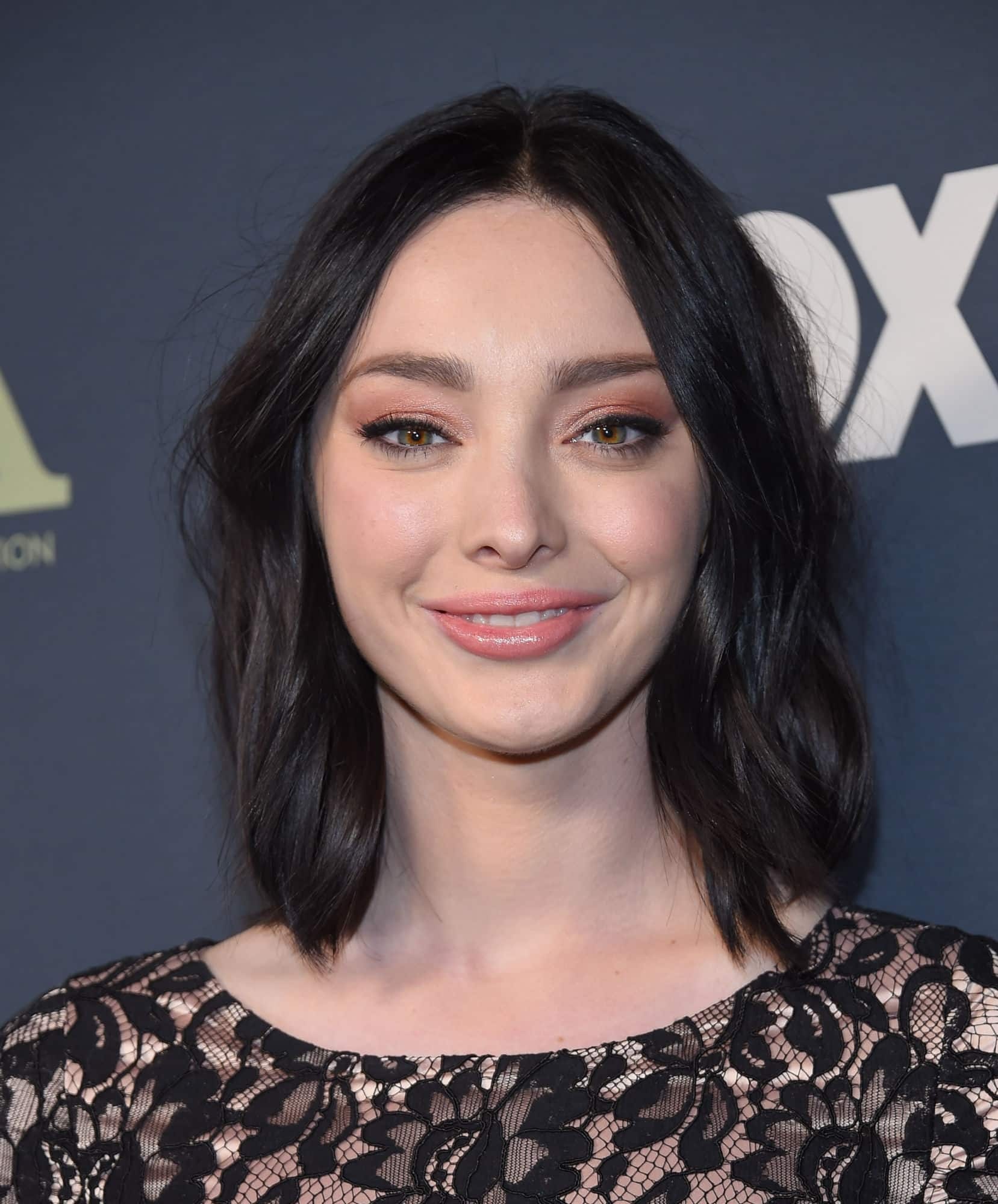 Winter TCA Tour 2019, Emma Dumont Wallpaper, 1660x2000 HD Phone