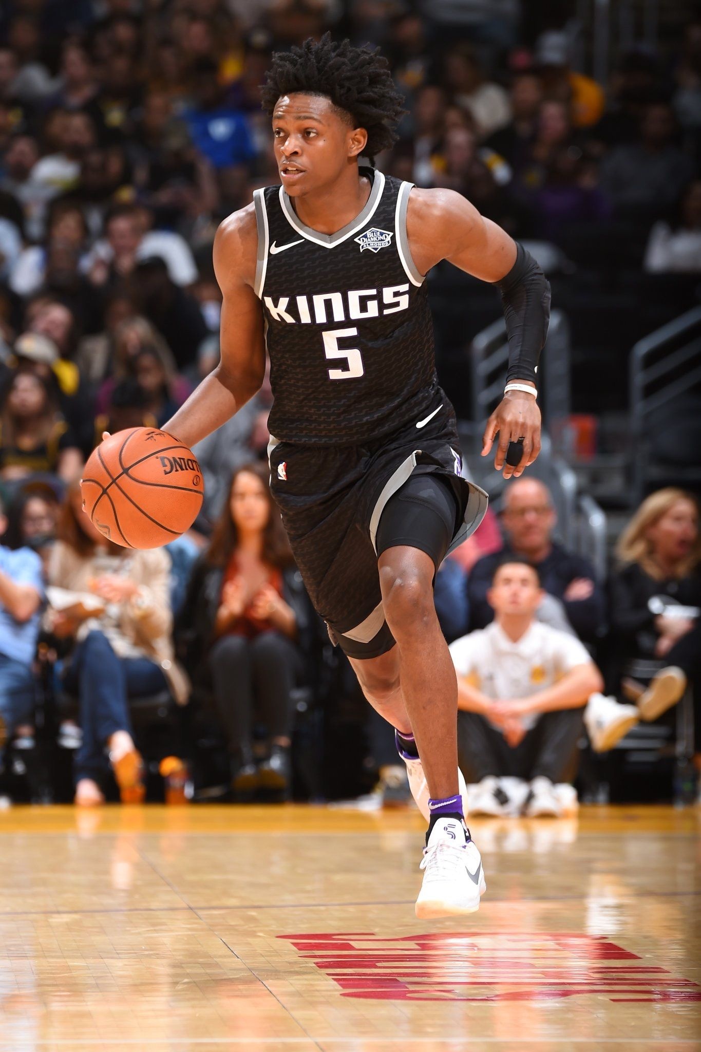 Sacramento Kings, De'Aaron Fox, Kings basketball, NBA action, 1370x2050 HD Phone