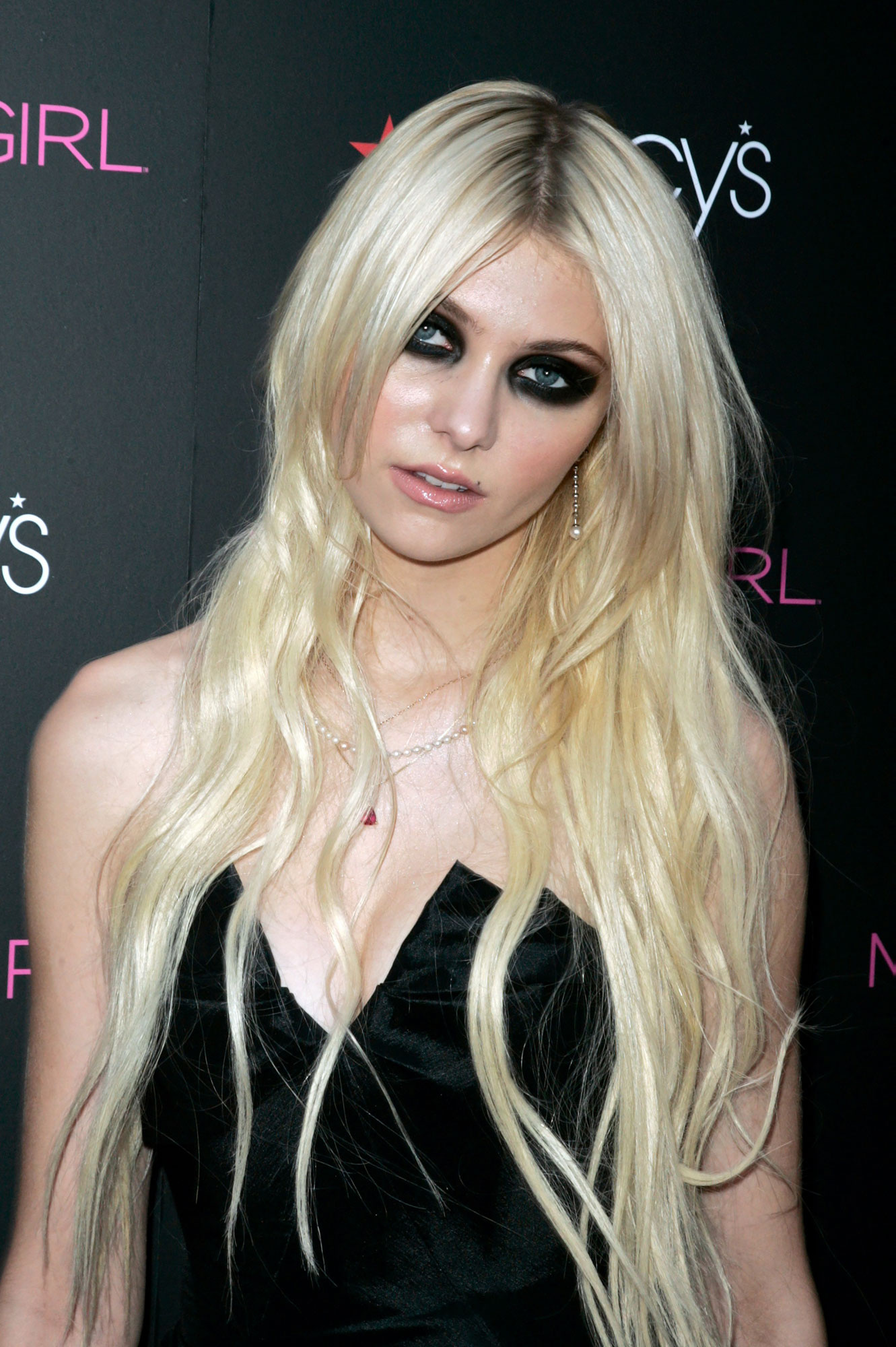 Taylor Momsen, Gossip Girl suspension, US Weekly, 1340x2000 HD Phone