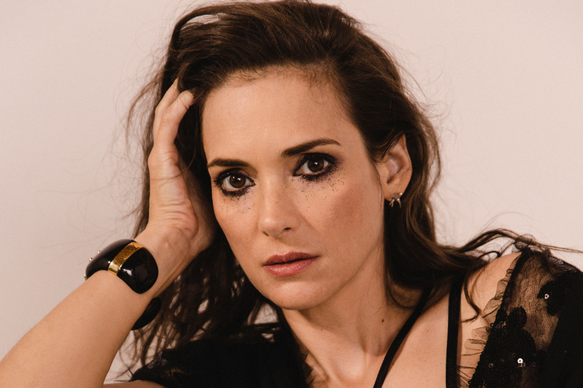 Winona Ryder, Movie roles, Iconic actress, Celebrity, 1920x1280 HD Desktop