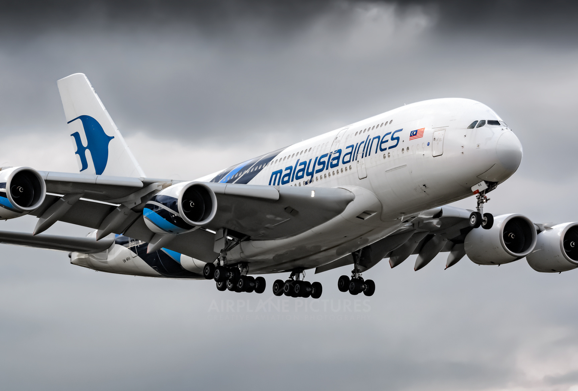 9m mna Malaysia Airlines, London Heathrow, Photo, 1920x1300 HD Desktop