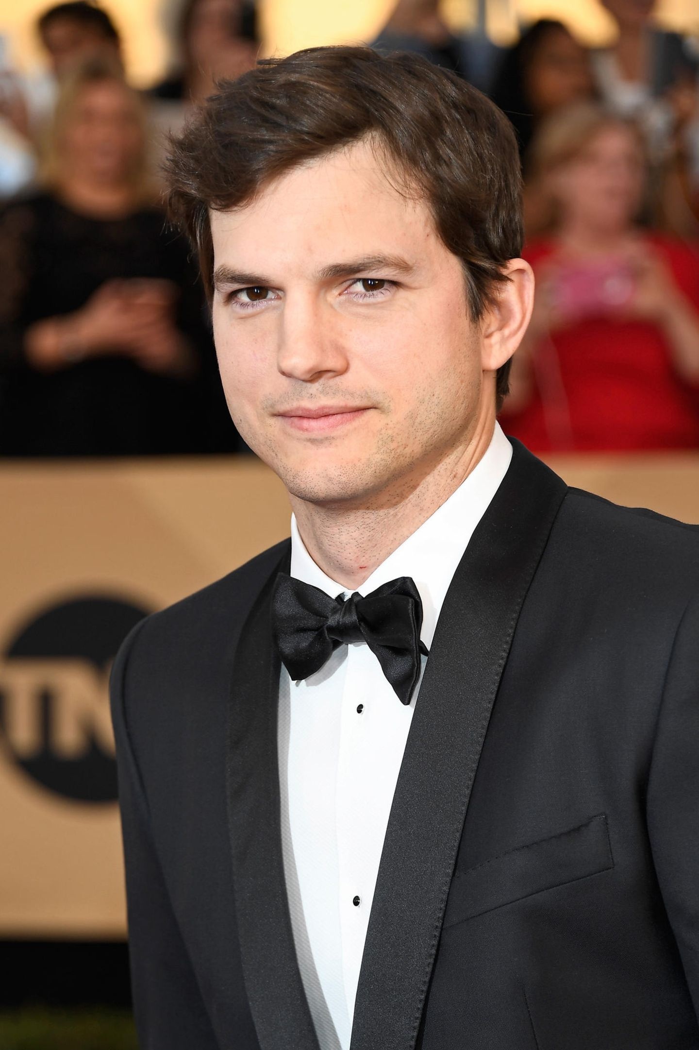 Ashton Kutcher, Starportrt News, Bilder, 1440x2170 HD Phone