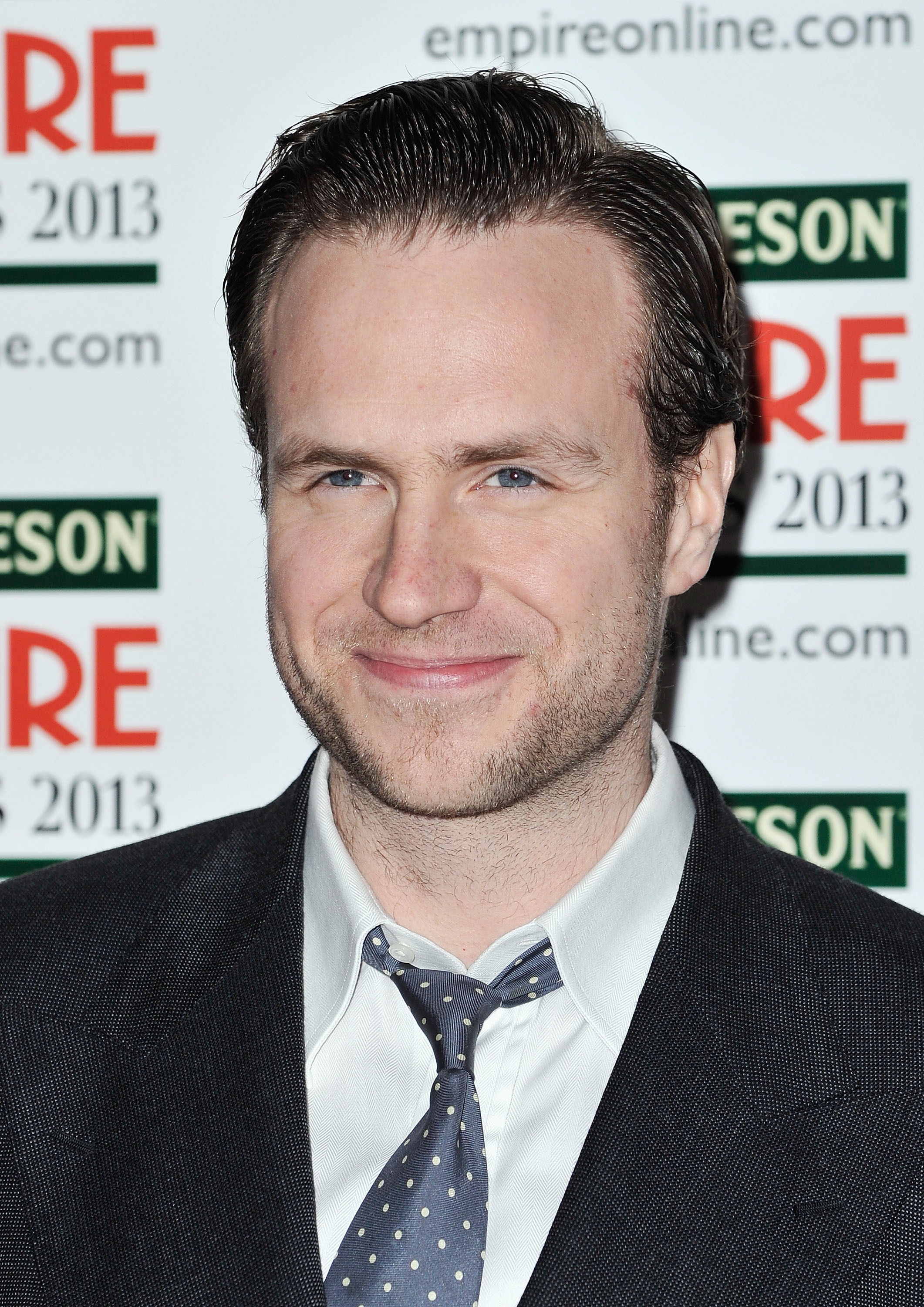 Rafe Spall, Und tglich grt die liebe, Film, 2130x3000 HD Phone