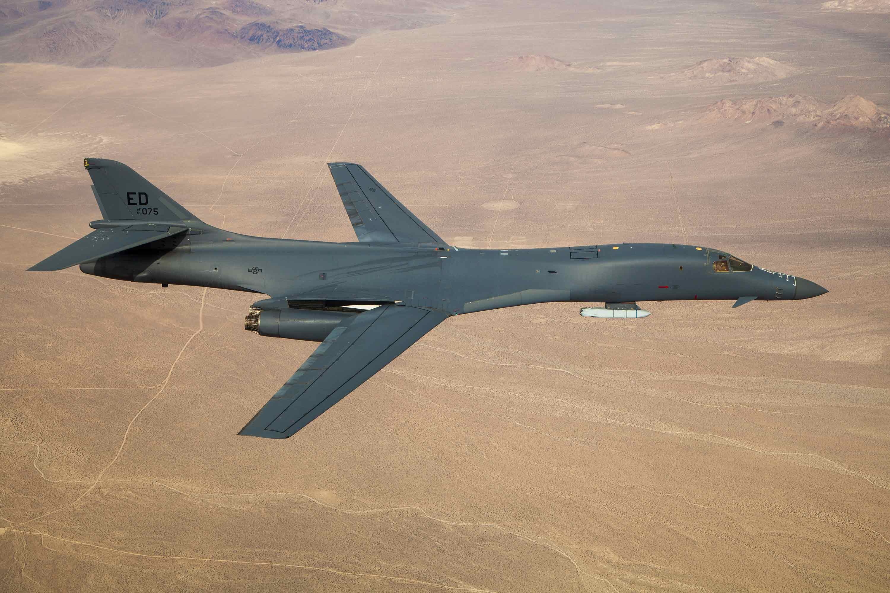 Rockwell B-1 Lancer, externally mounted missile, militarycom, 3000x2000 HD Desktop