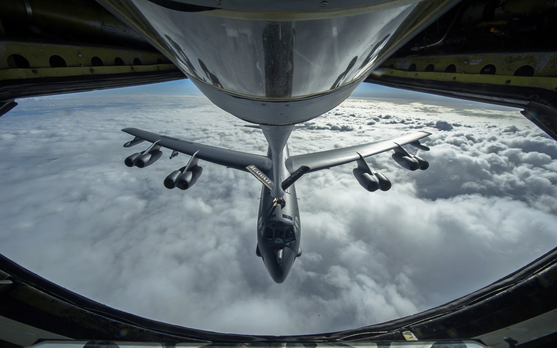 Mid-air refueling aircraft, Boeing B-52 Stratofortress, 1920x1200 HD Desktop