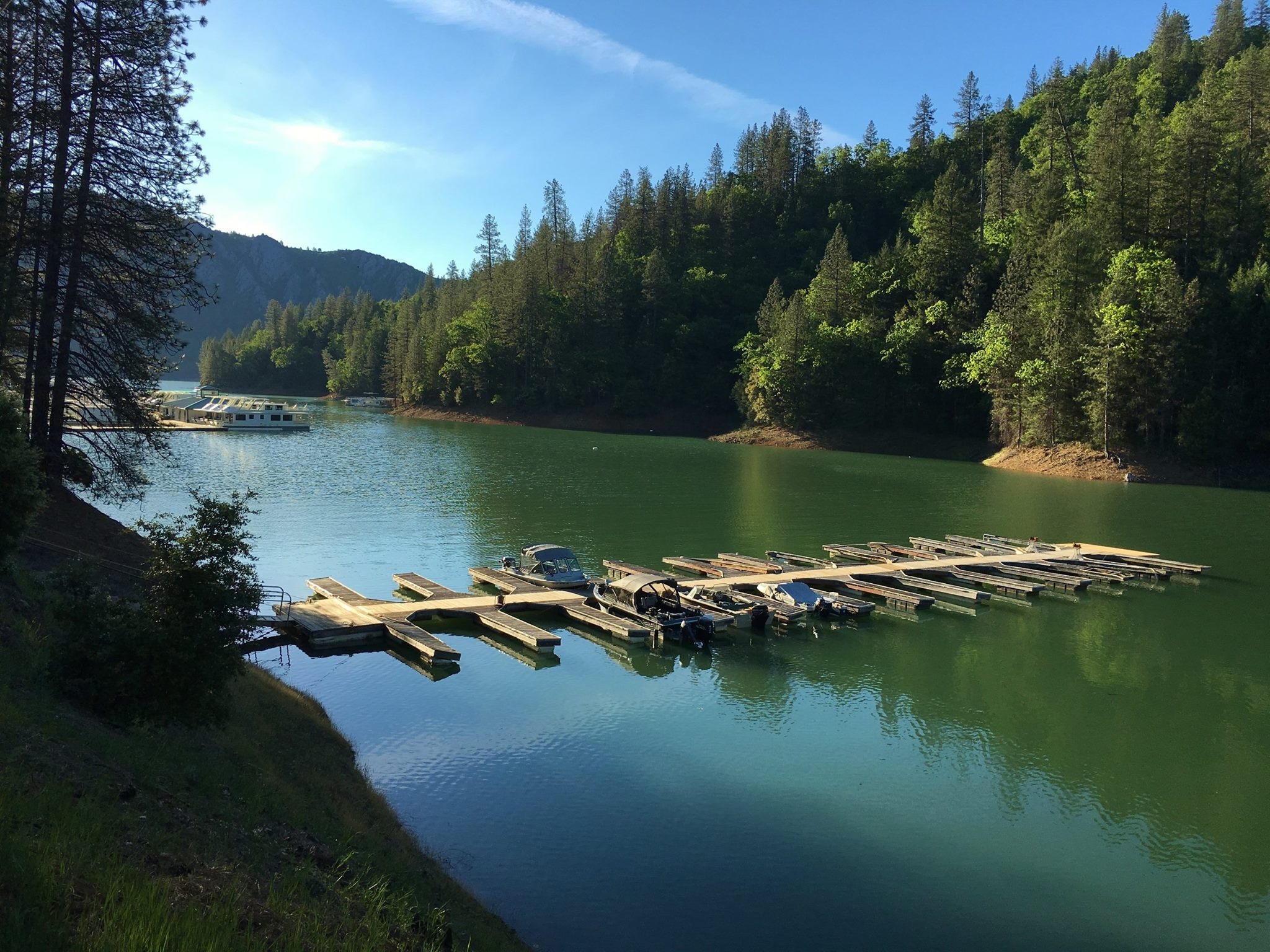 Shasta Lake, Marinas and activities, Lakefront fun, Relaxing ambiance, 2050x1540 HD Desktop