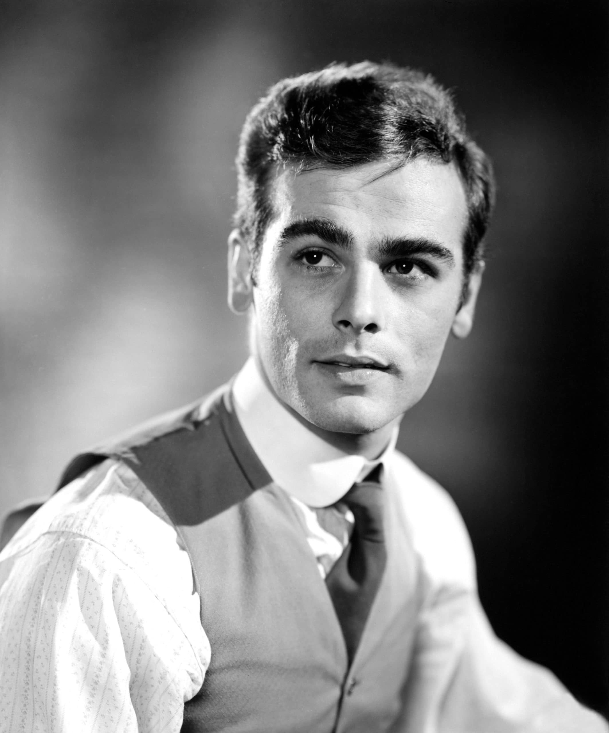 Dean Stockwell, Blue Velvet Actor, Dies at 85, 2130x2560 HD Phone