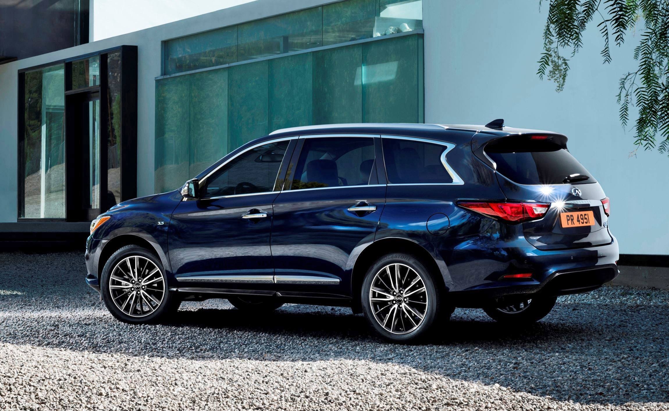 Infiniti QX60, Striking design, Smooth and agile, Intelligent features, 2300x1420 HD Desktop