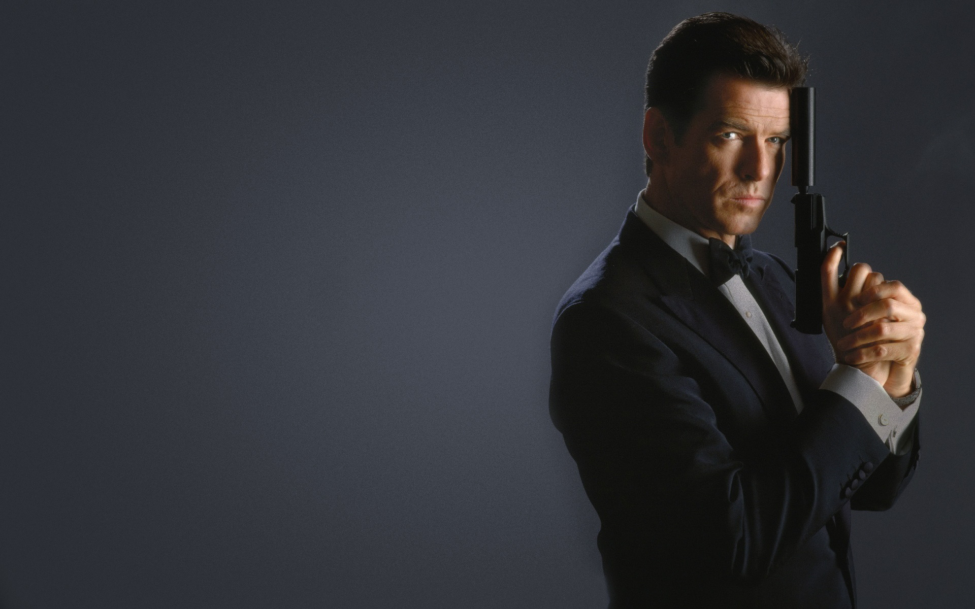 Pierce Brosnan, Gun, Actor, 1920x1200 HD Desktop