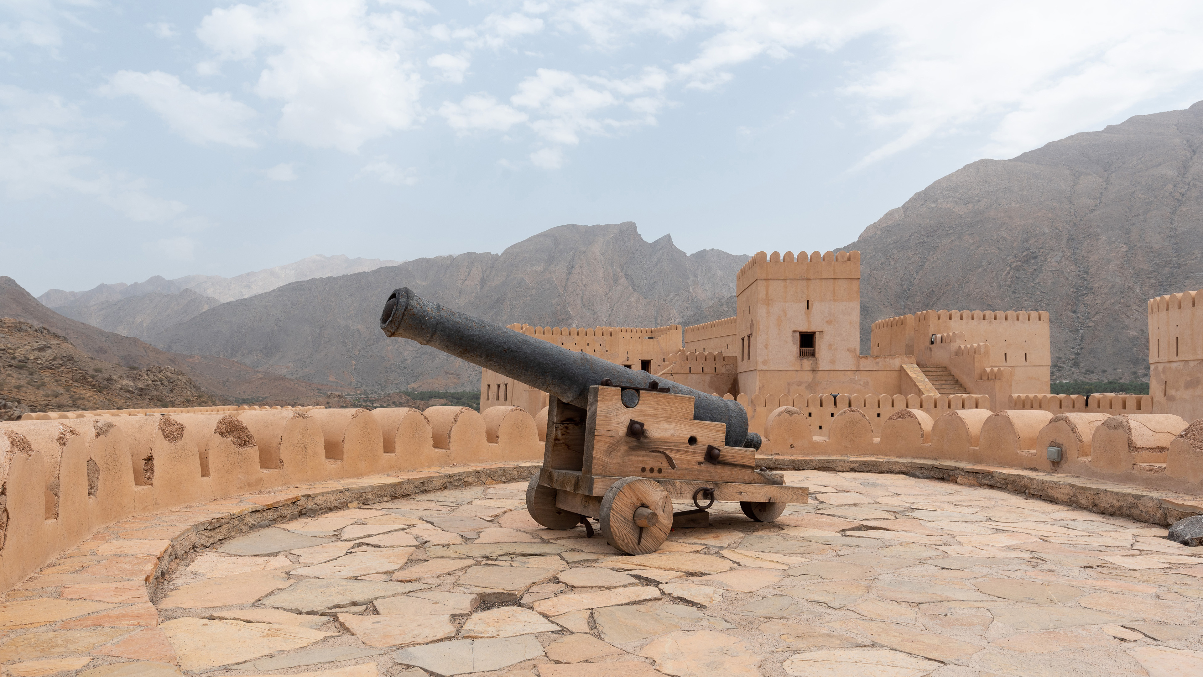 Oman travels, Nakhal cannon, Fort Nakhal, 3840x2160 4K Desktop