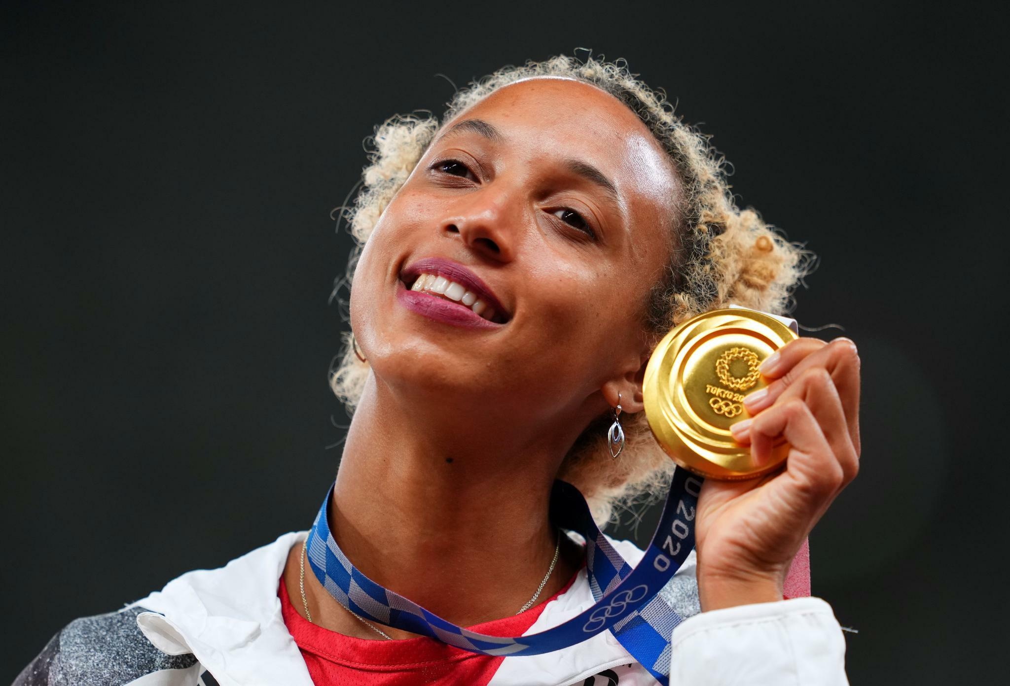 Olympic gold medal, Malaika Mihambo Wallpaper, 2050x1400 HD Desktop