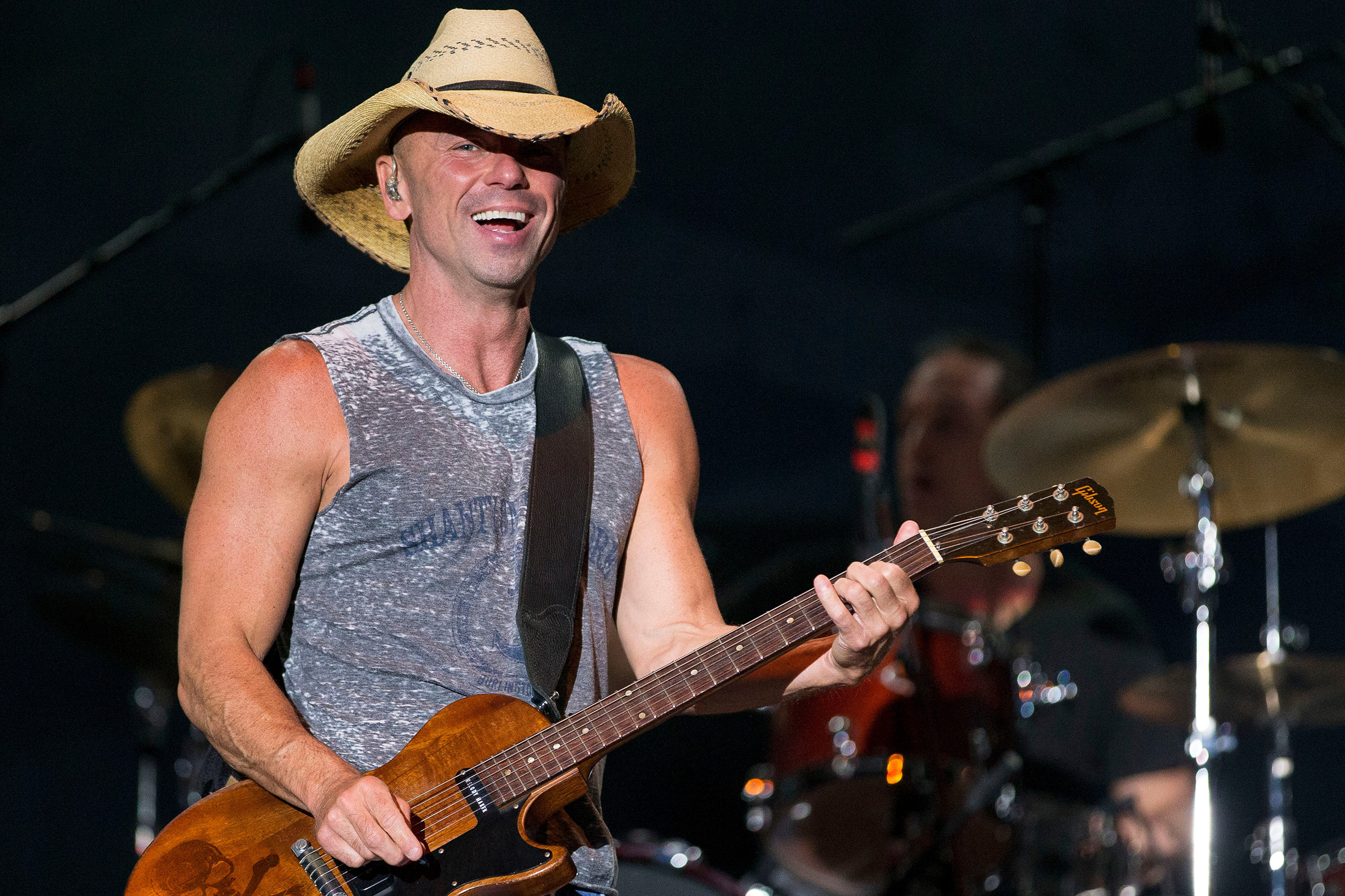 2015 iHeartRadio Music Festival, Kenny Chesney Wallpaper, 2400x1600 HD Desktop