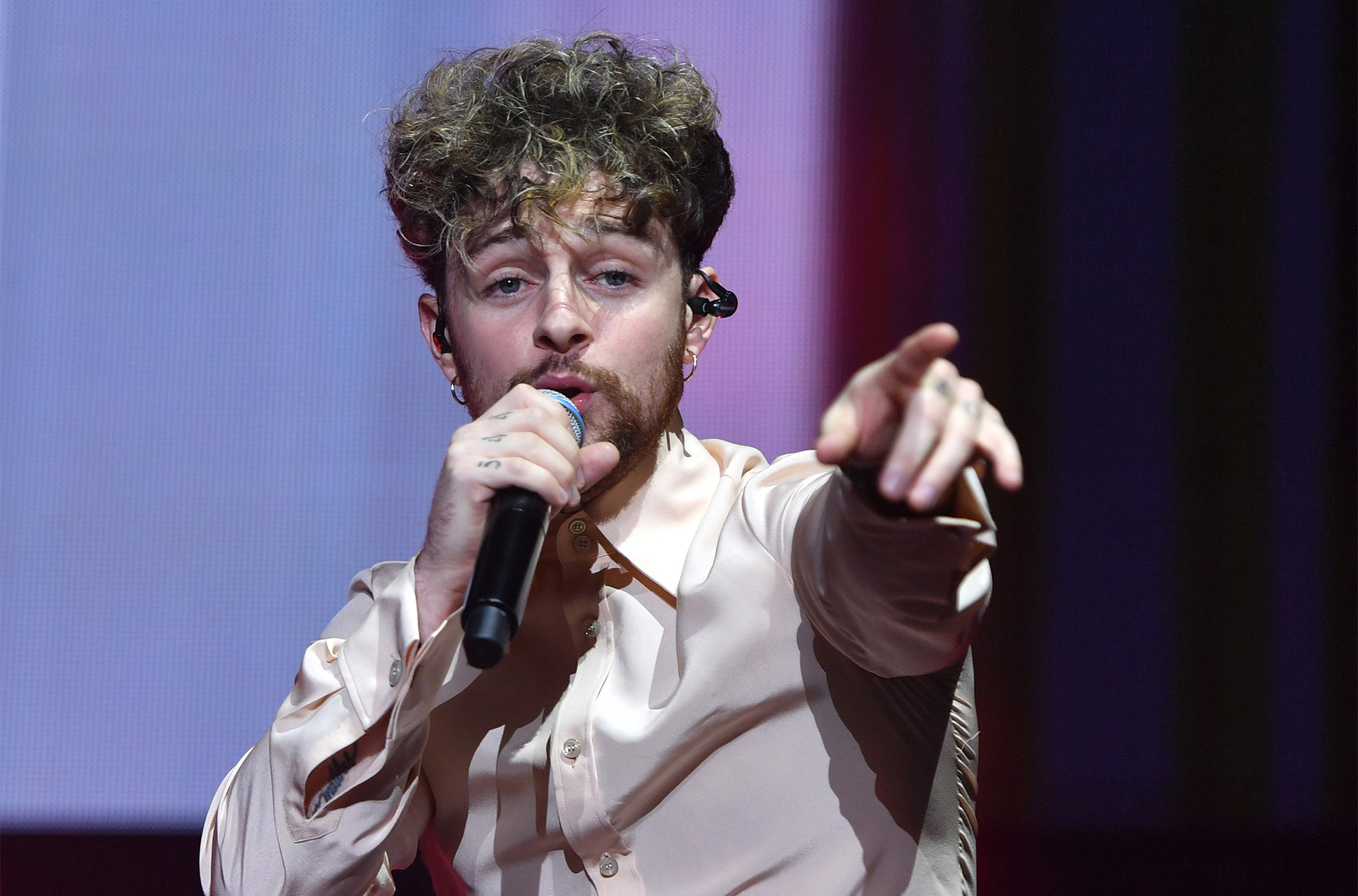 Tom Grennan, NYC attack, Unprovoked assault, Singer injured, 2020x1340 HD Desktop