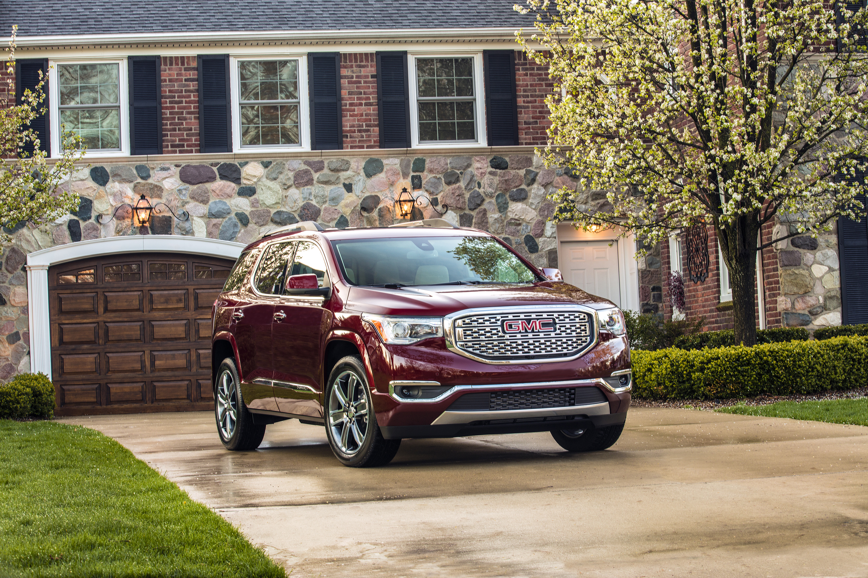 GMC Acadia, Spacious family hauler, Stylish SUV, American craftsmanship, 3000x2000 HD Desktop